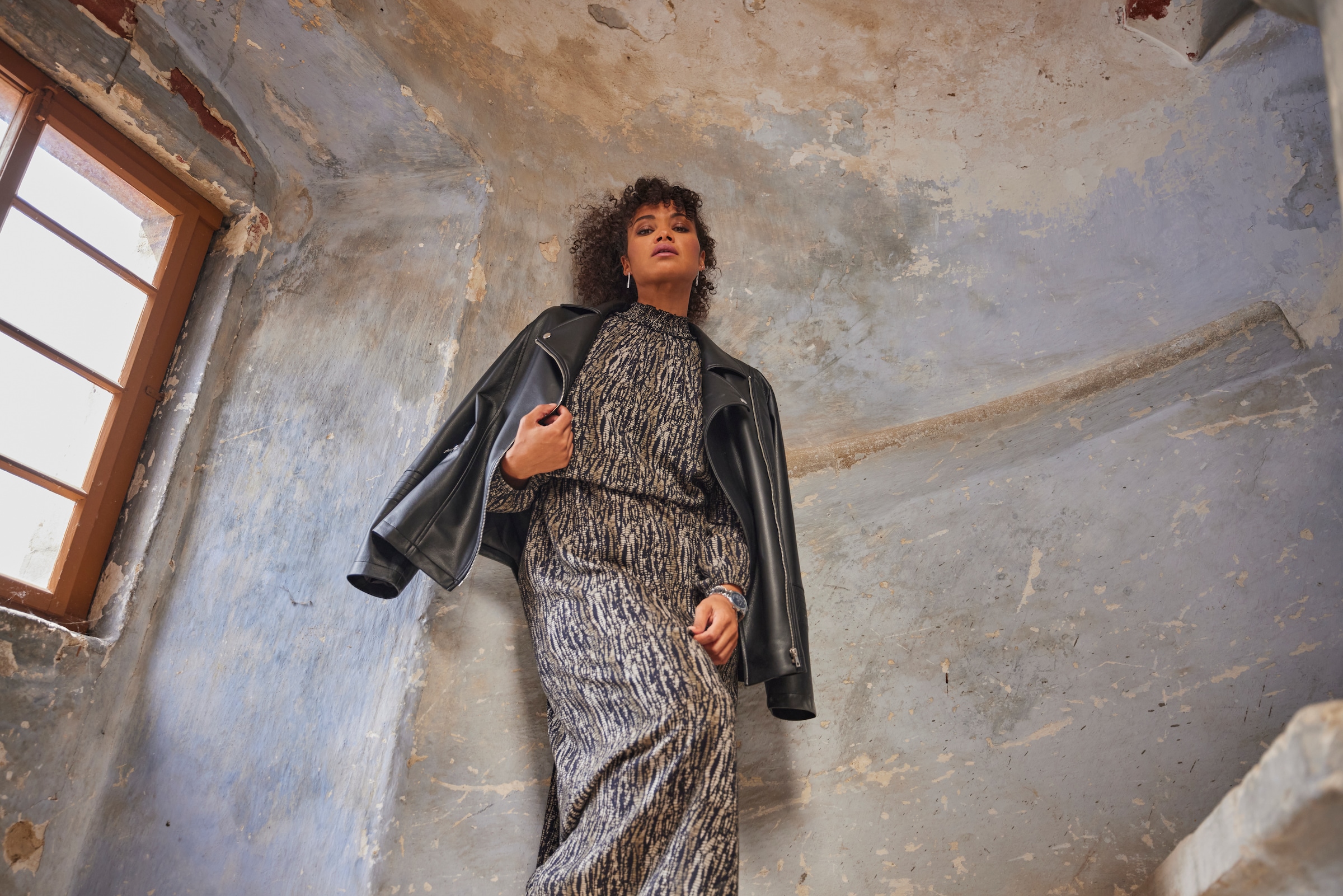 Aniston PLUS Druckkleid, mit gesmoktem Stehtkragen - NEUE KOLLEKTION