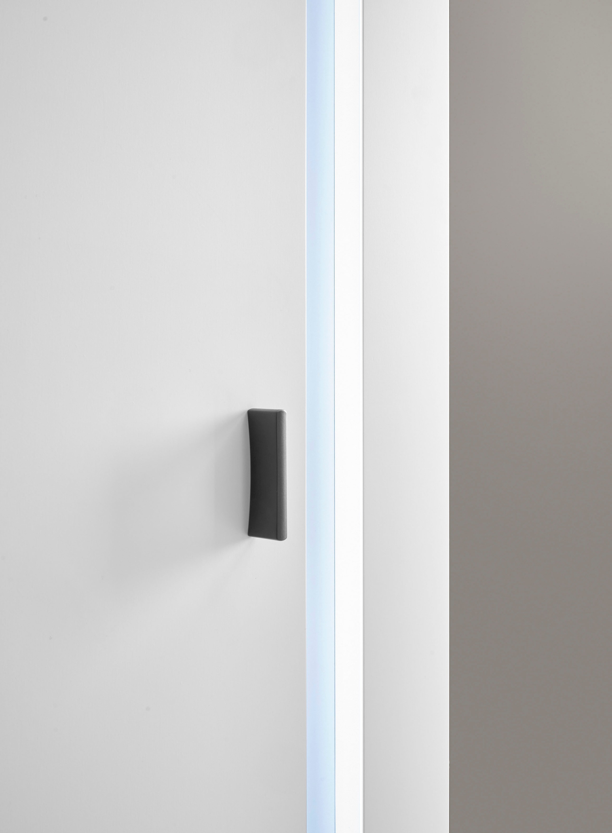 INOSIGN Mehrzweckschrank »LONG ISLAND«, (1 St.), in moderner Trendfarbe,inklusive senkrechter Beleuchtung,Breite 55 cm