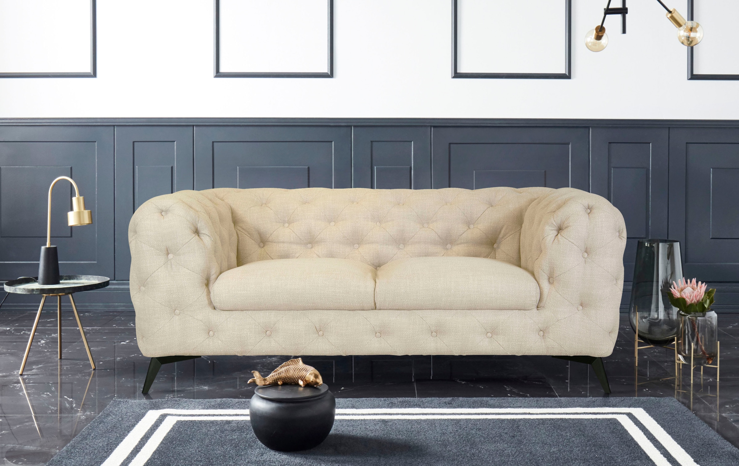 Leonique Chesterfield-Sofa "Glynis", aufwändige Knopfheftung, moderne Chest günstig online kaufen