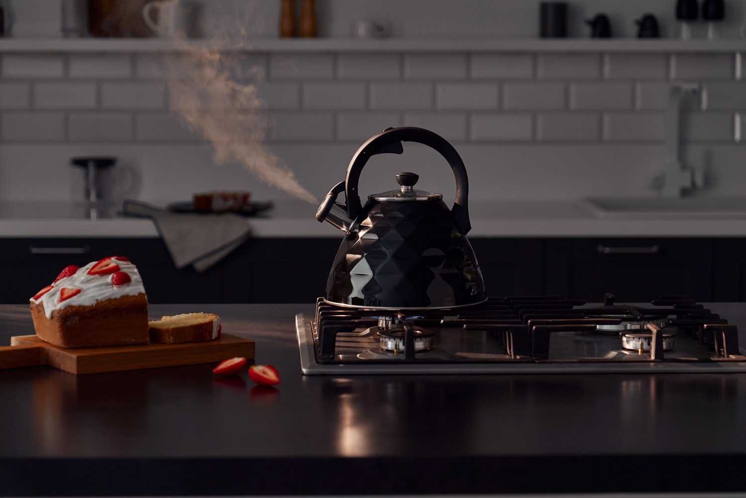 RESTO Kitchenware Wasserkessel »Almaaz, im Geschenkkarton«, Edelstahl 18/10, (2 tlg.), Flötenkessel, geeignet für alle Herdarten, auch Induktion