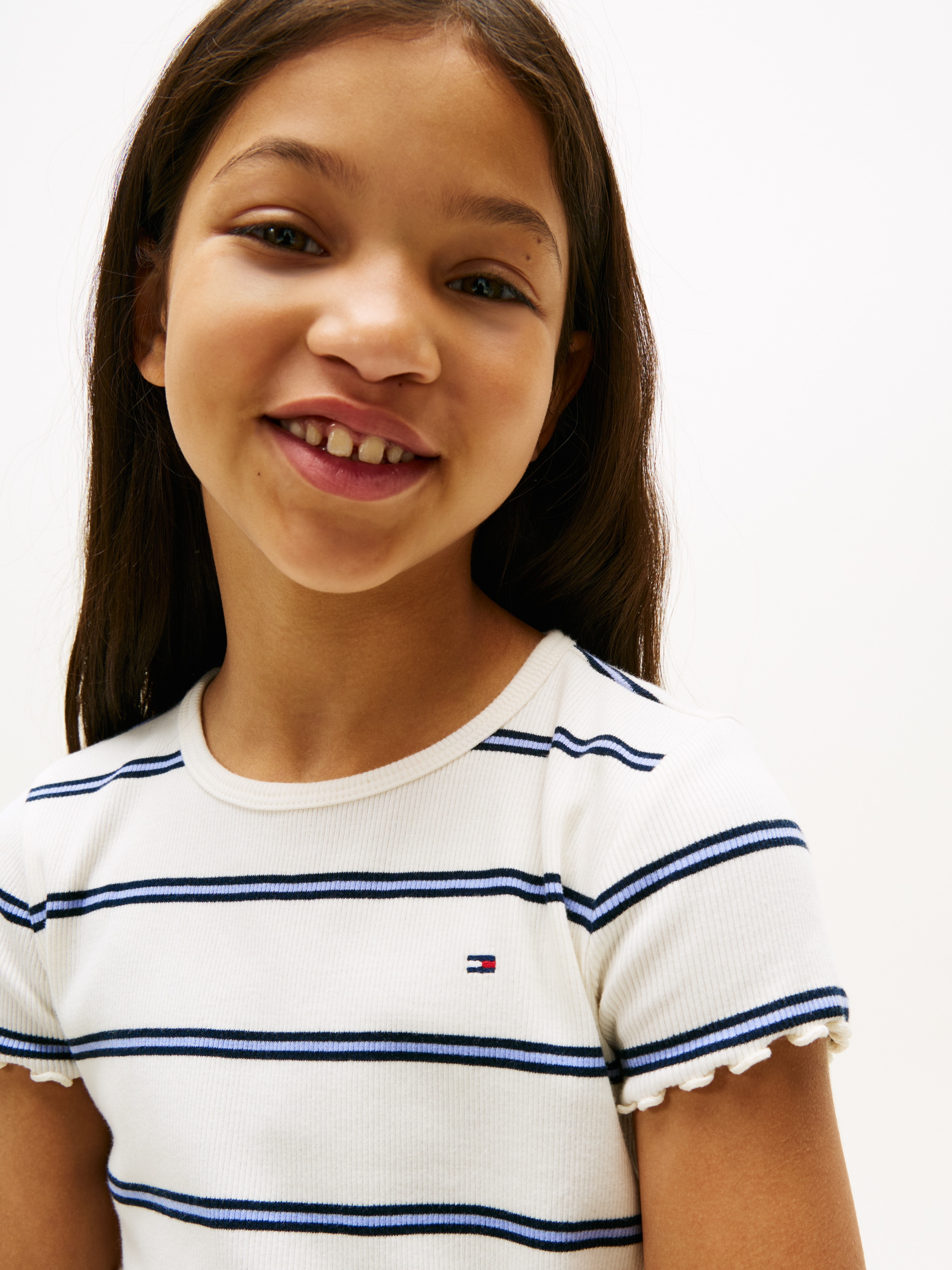Tommy Hilfiger T-Shirt »ESSENTIAL RIB TOP SS«, mit Babylock-Kanten, mit Logostickerei