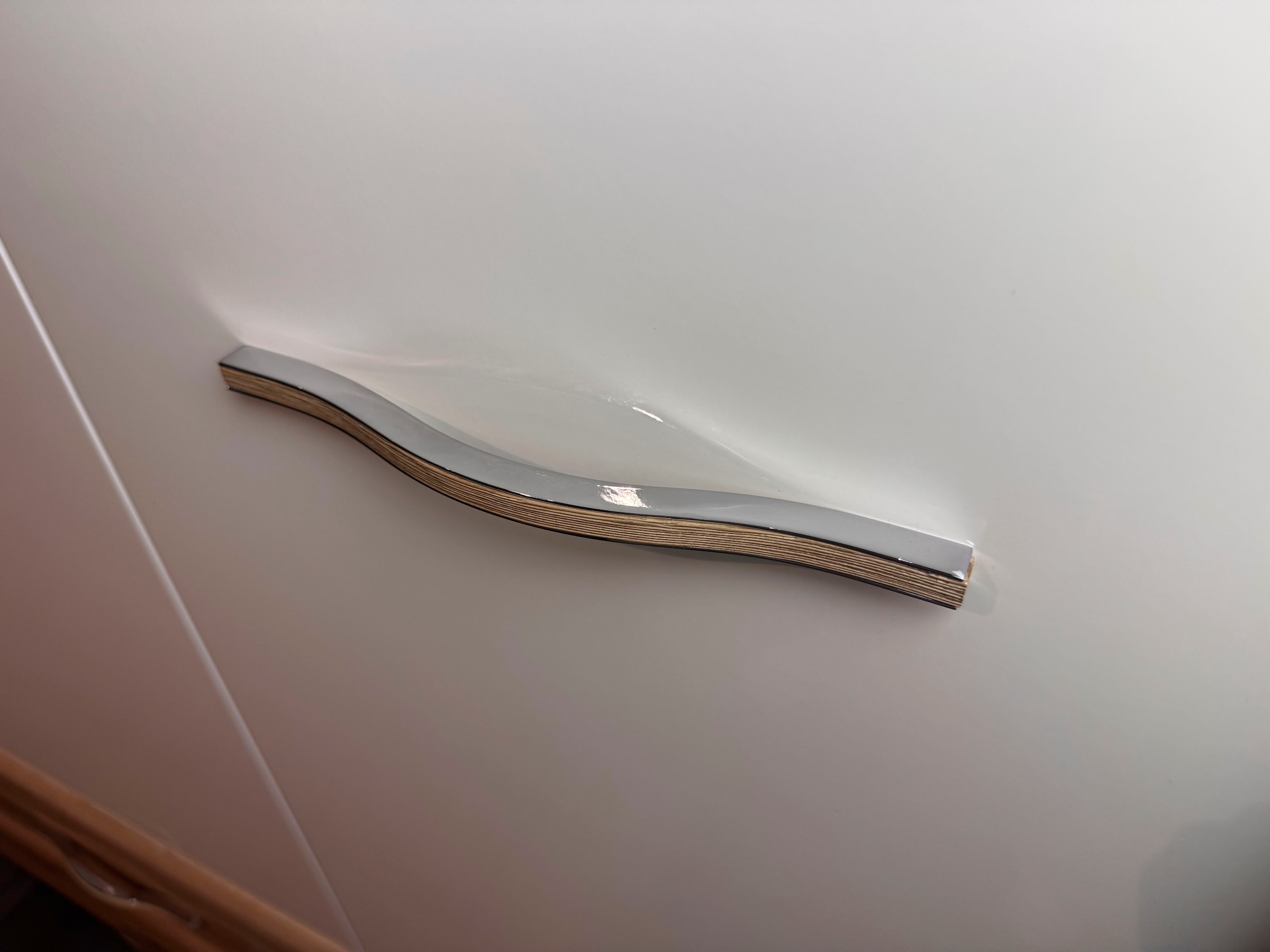 Home affaire Kleiderschrank »Gala, beige hochglänzend UV lackiert, kratzfest, FSC-zertifiziert«, (abgerundete Schubladen aus MDF im Holzdekor, soft-close), mit Beleuchtung und Passpartourahmen, hoher Schrank (224cm), 2 Breiten