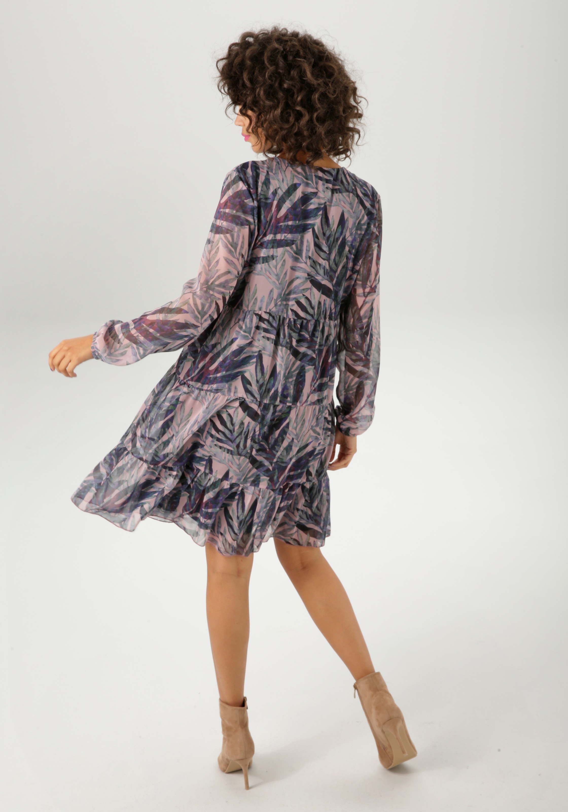 Aniston CASUAL Tunikakleid, mit exotischen Blättern im Batik-Look bedruckt - NEUE KOLLEKTION