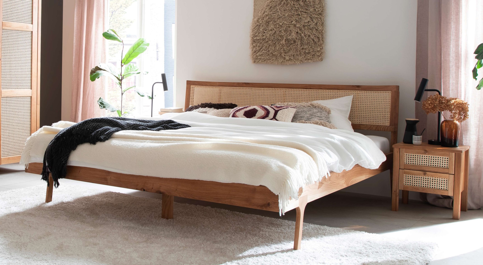 andas Bett »Hällevik Doppelbett, Massivholzbett, hyggeliger Stil«, massive FSC-zertifizierte Eiche geölt, Kopfteil mit Wiener Geflecht