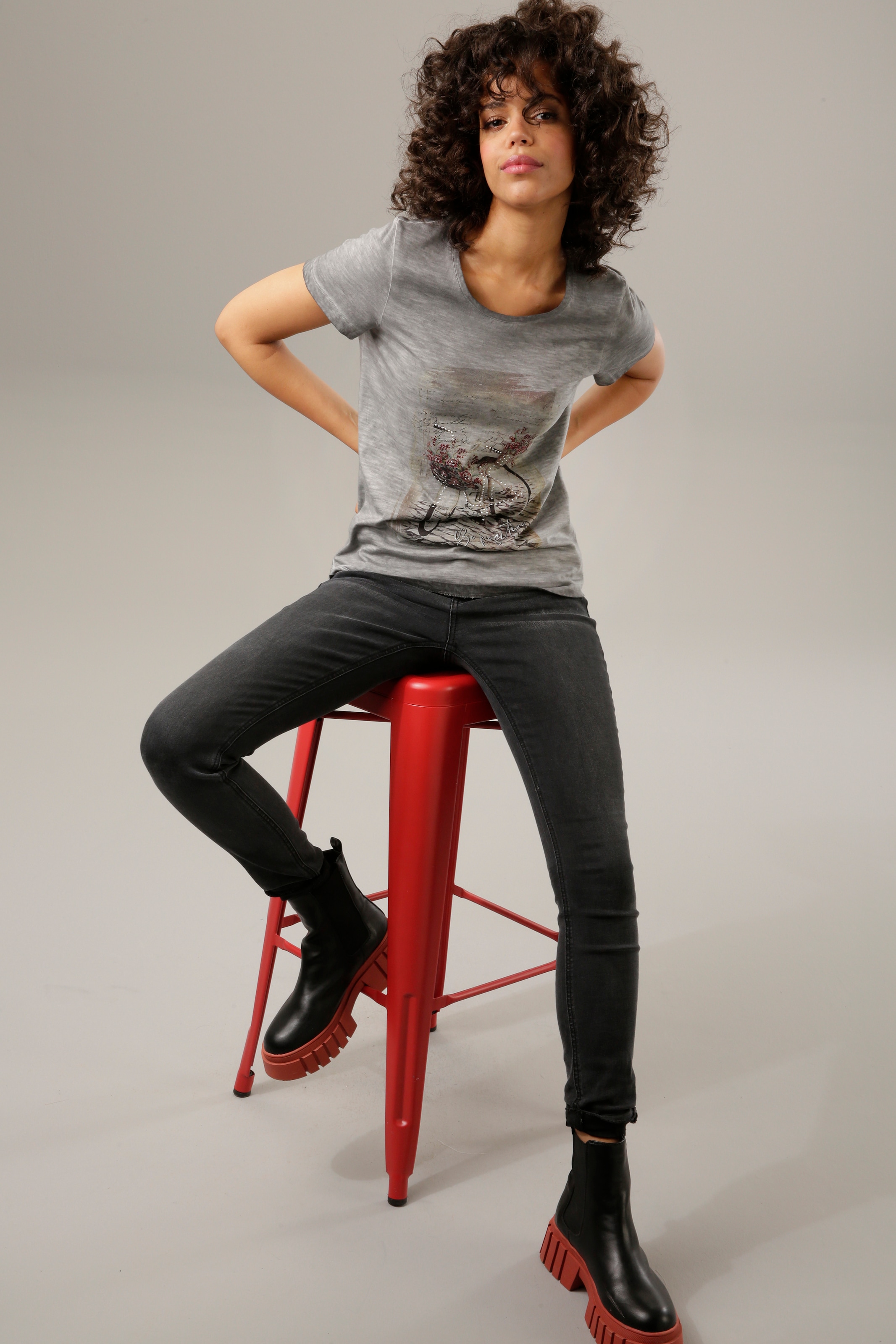 Aniston CASUAL online T-Shirt, Glitzersteinchen verzierter Frontdruck kaufen mit