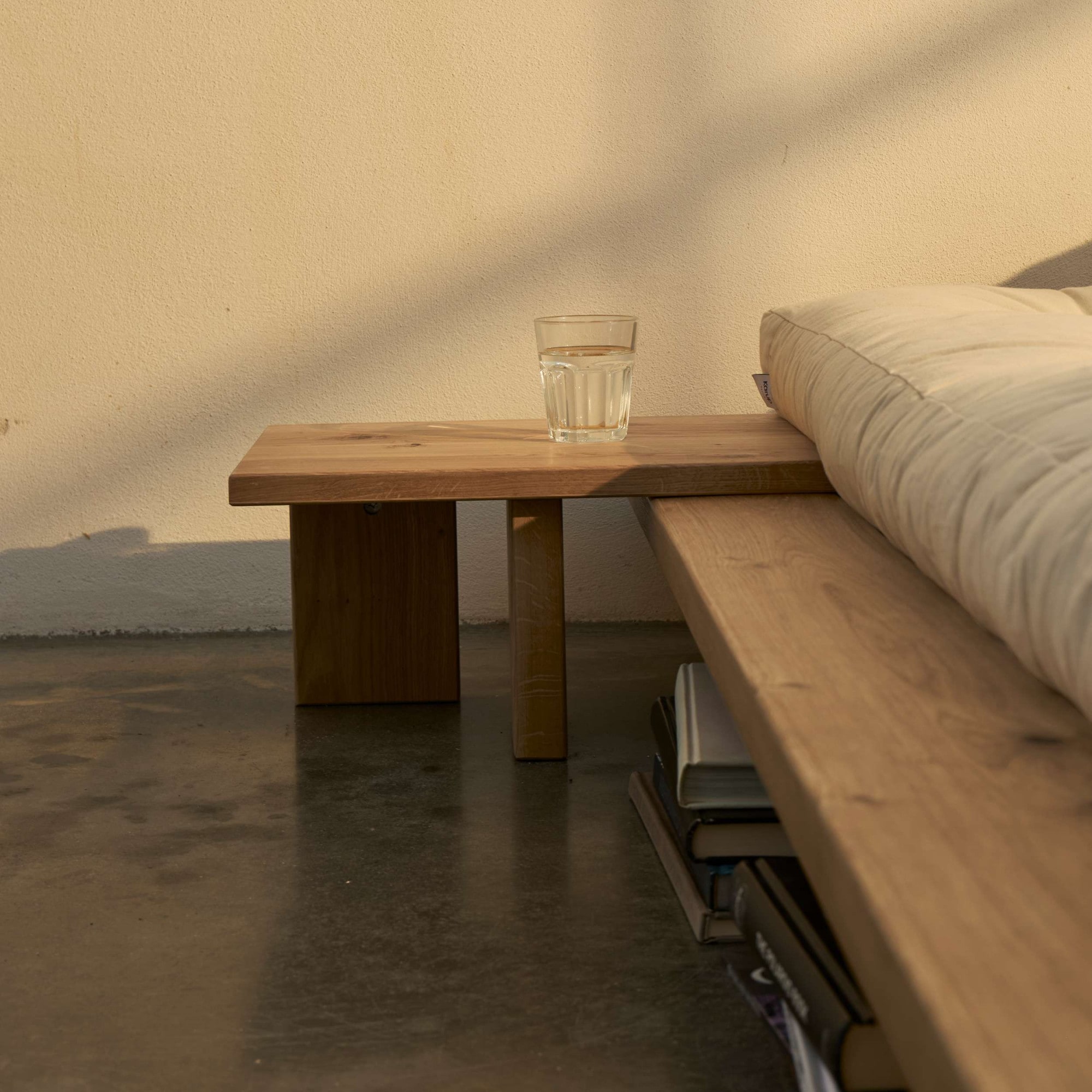 Karup Design Nachttisch »Japan Bed side table, FSC®-zertifiziertes Massivholz, made in Europe« B 45 cm, T 34 cm, H 23 cm. Beidseitig ansetzbar,  Eiche, speziell für Japan Bed entworfen ? perfekt integriert & passend