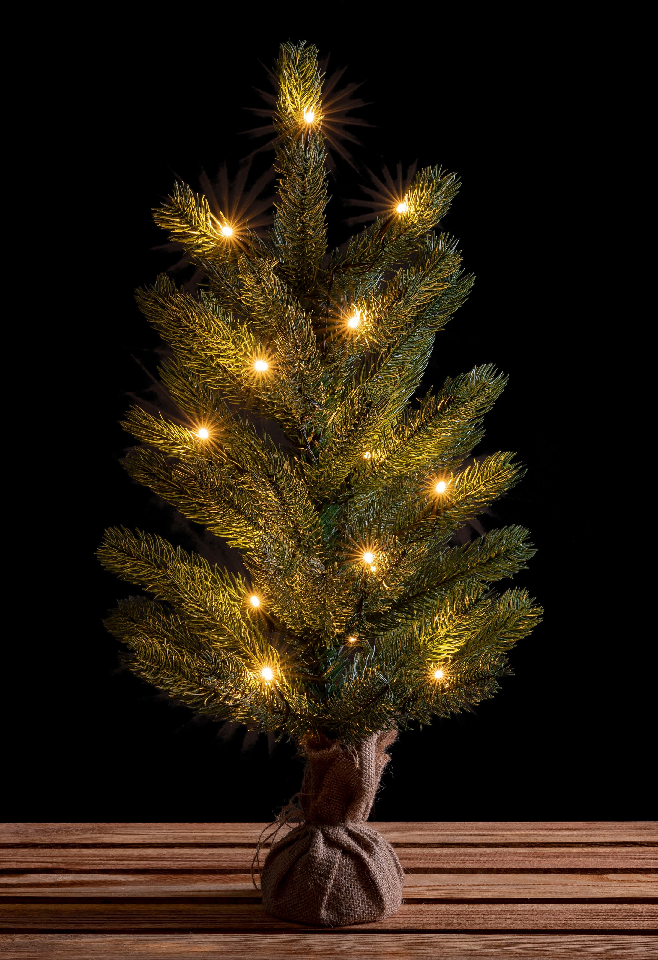 IC Winterworld Künstlicher Weihnachtsbaum »LED-Tannenbaum, künstlicher Christbaum, Höhe ca. 60 cm«, Nordmanntanne, Weihnachtsdeko mit Jutebeutel um den Betonfuß, Batteriebetrieb