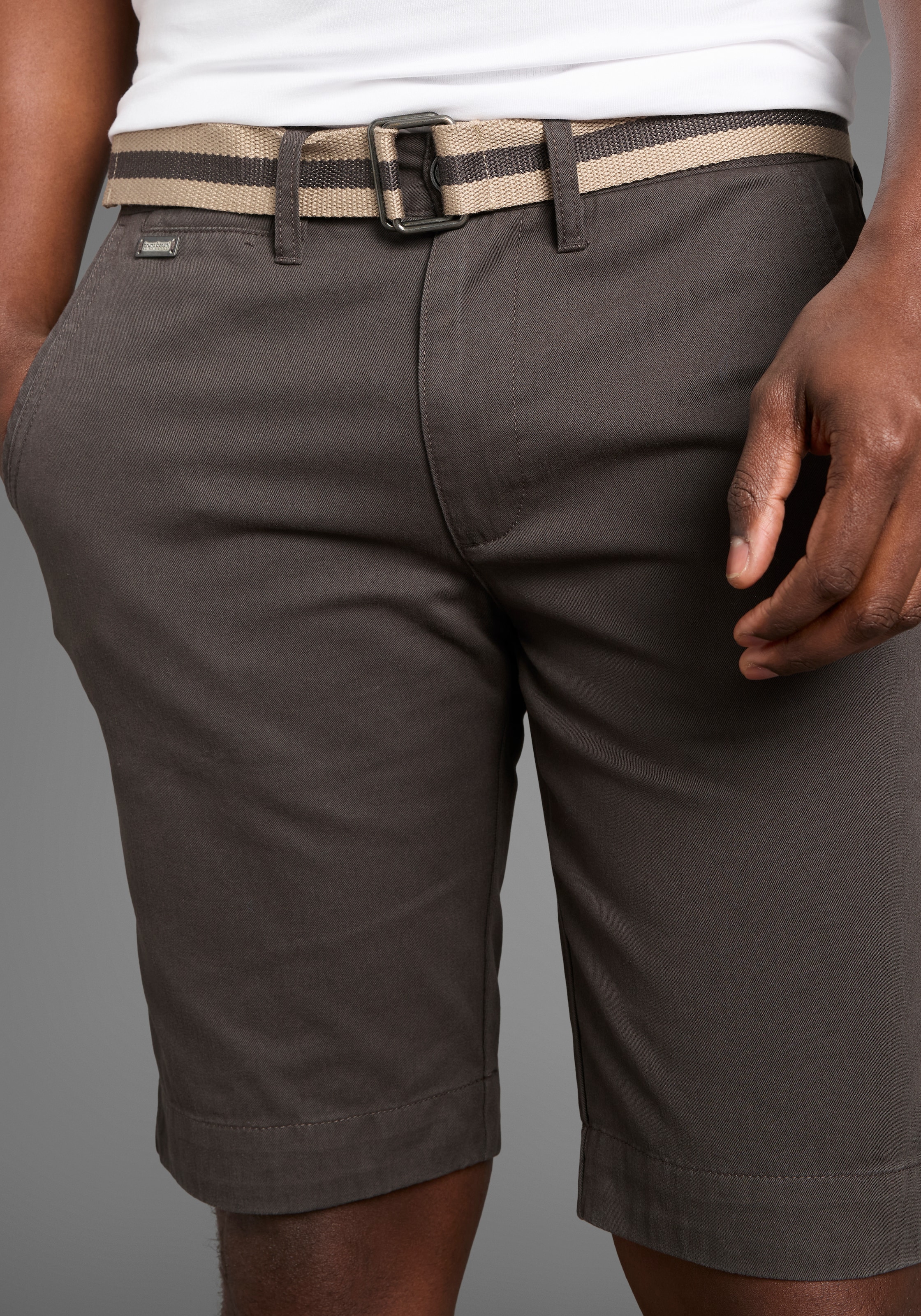 Bruno Banani Chinoshorts, inklusive Gürtel