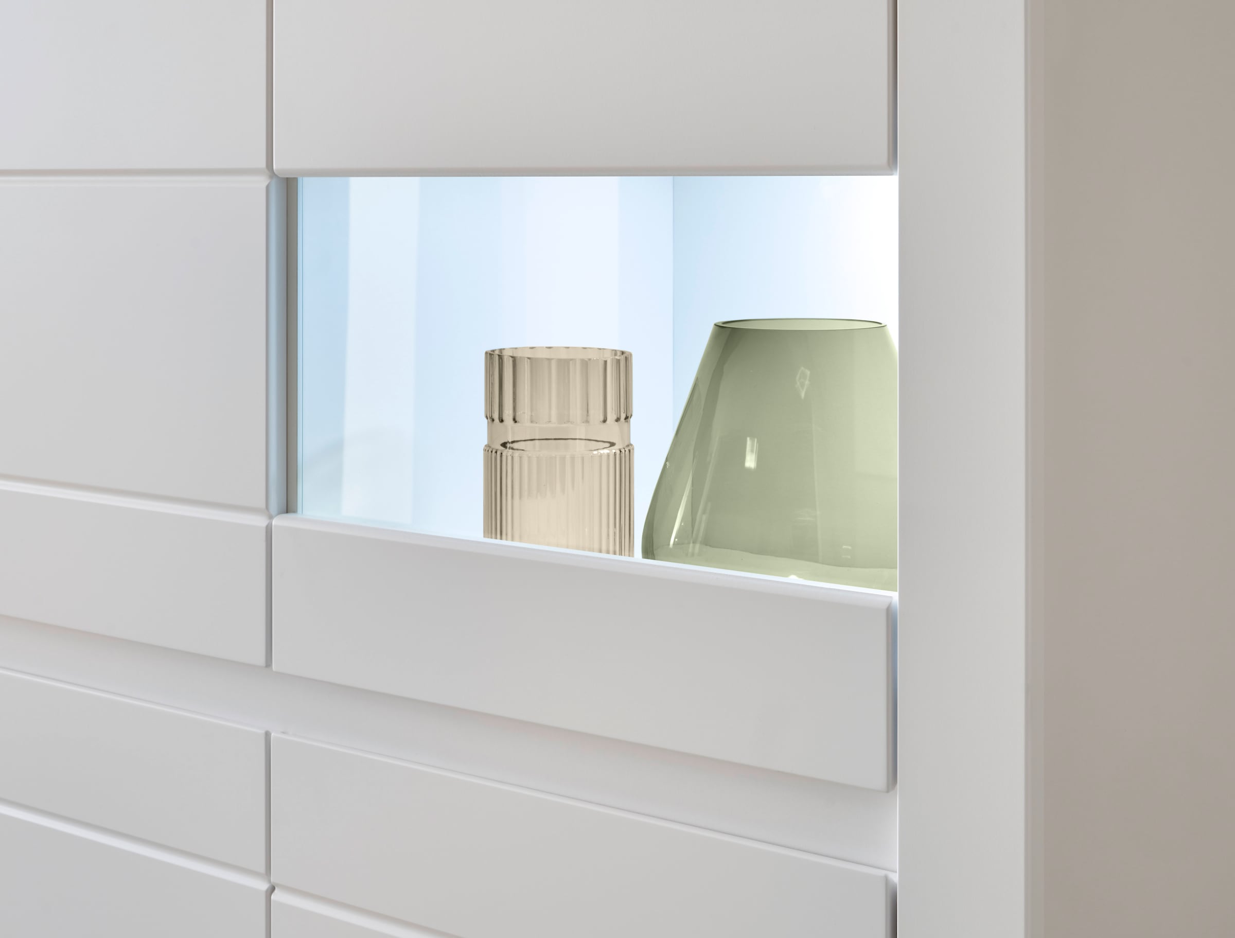 INOSIGN Highboard »Chester, moderne Kommode, Schrank mit Stauraum, Sideboard in Weiß Matt«, (1 St.), austauschbare Blende in Griffleiste, zeitloses Design, 165 cm breit