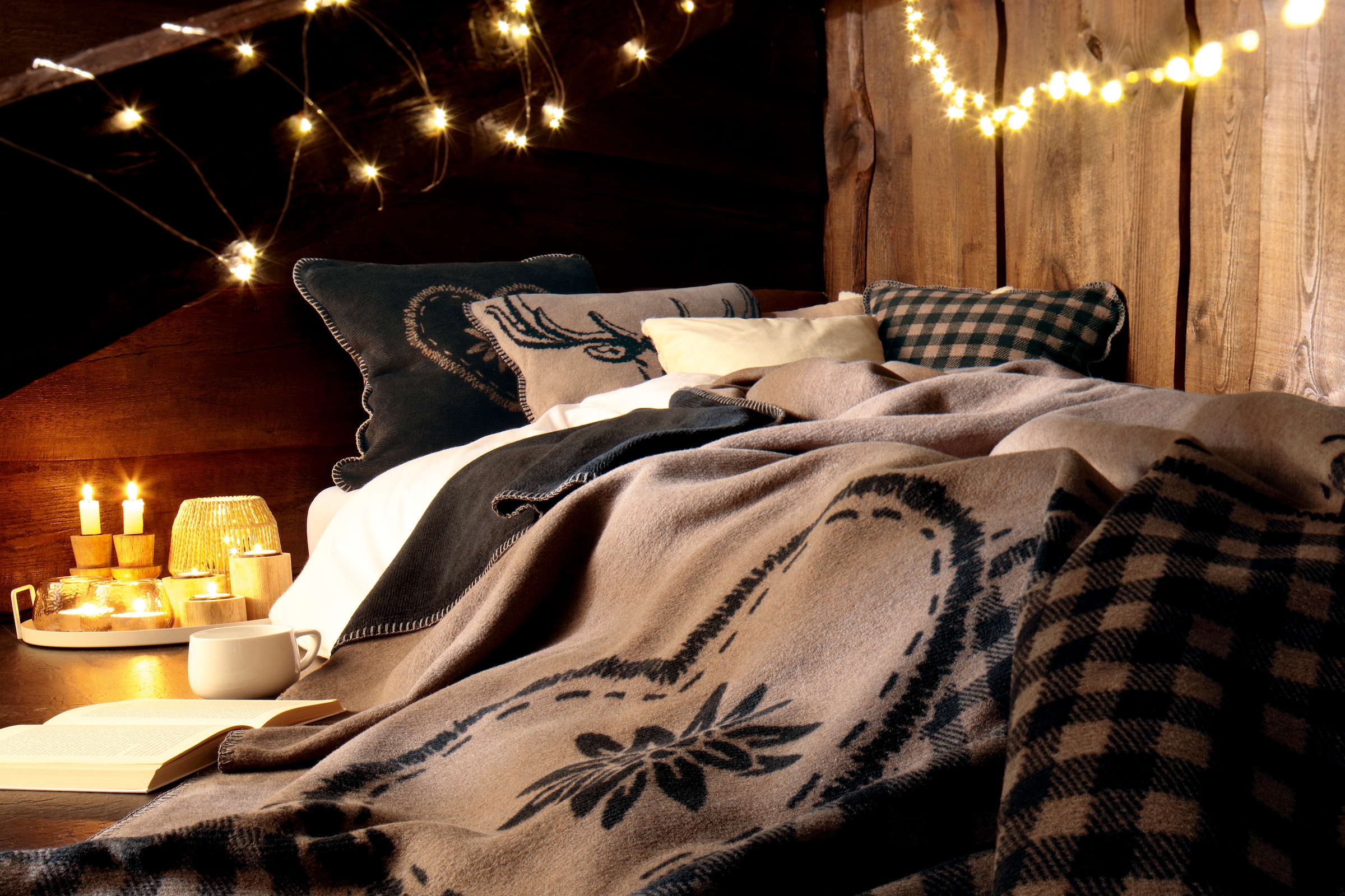 Biederlack Wohndecke »Alp Charm« Herzmotiv mit Enzianblüte mit klassischem Karo