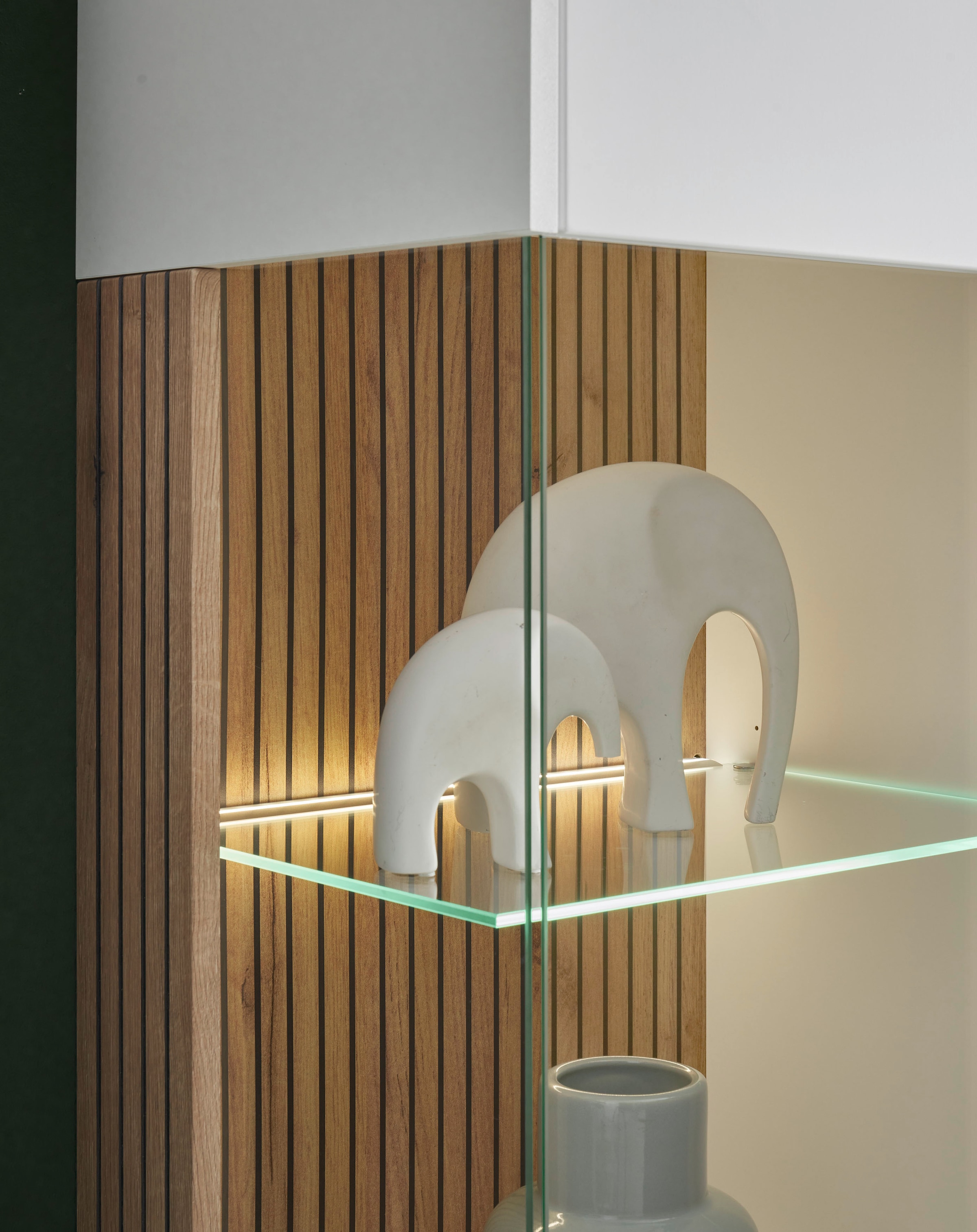 INOSIGN Vitrine »Hudson, Stauraumvitrine«, in moderner Trendfarbe, Griffe aus Metall (Schwarz), Höhe 125 cm