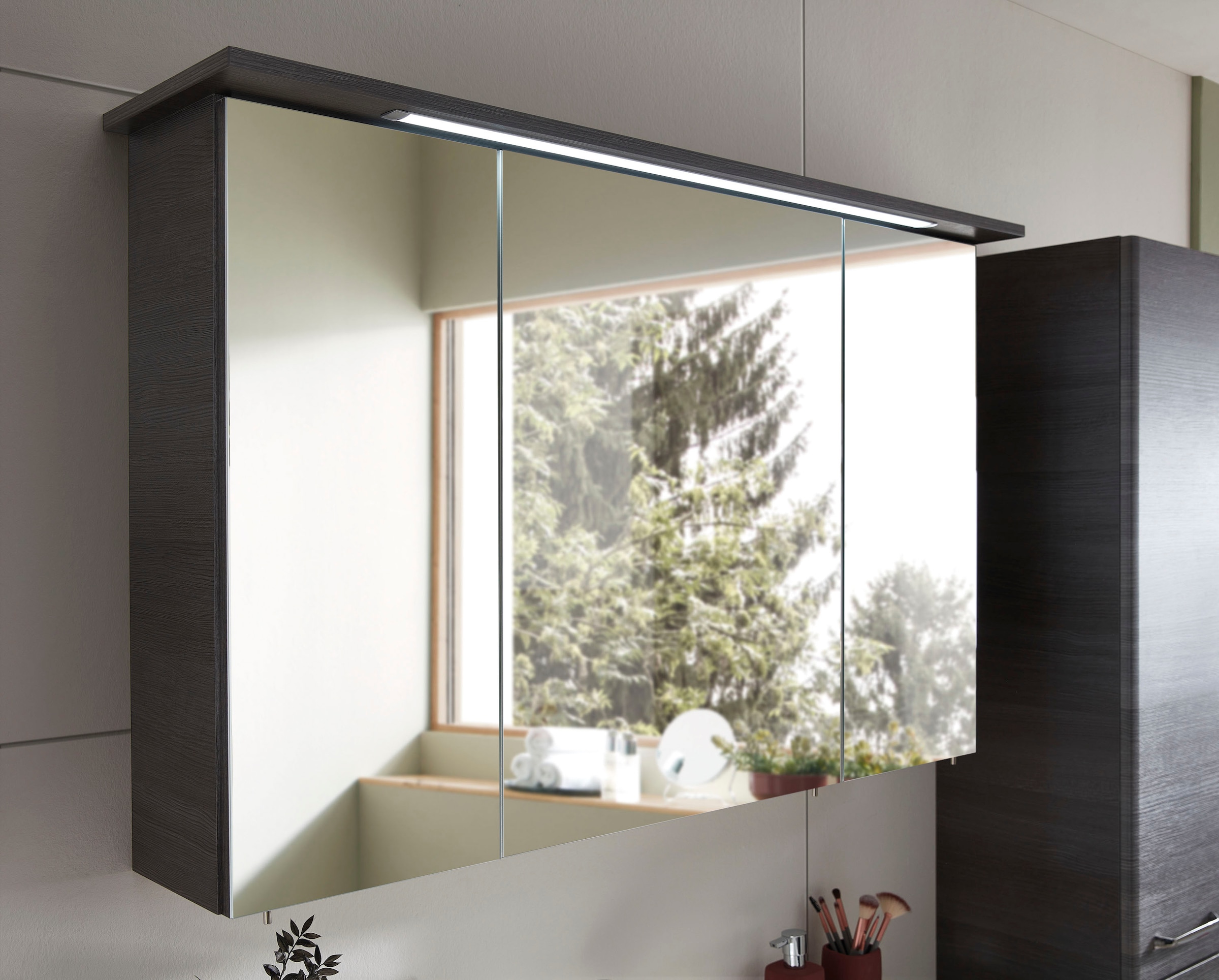 PELIPAL Spiegelschrank »Quickset 328«, Breite 115 cm, 3-türig, eingelassene  LED-Beleuchtung, Steckdosenbox jetzt im %Sale