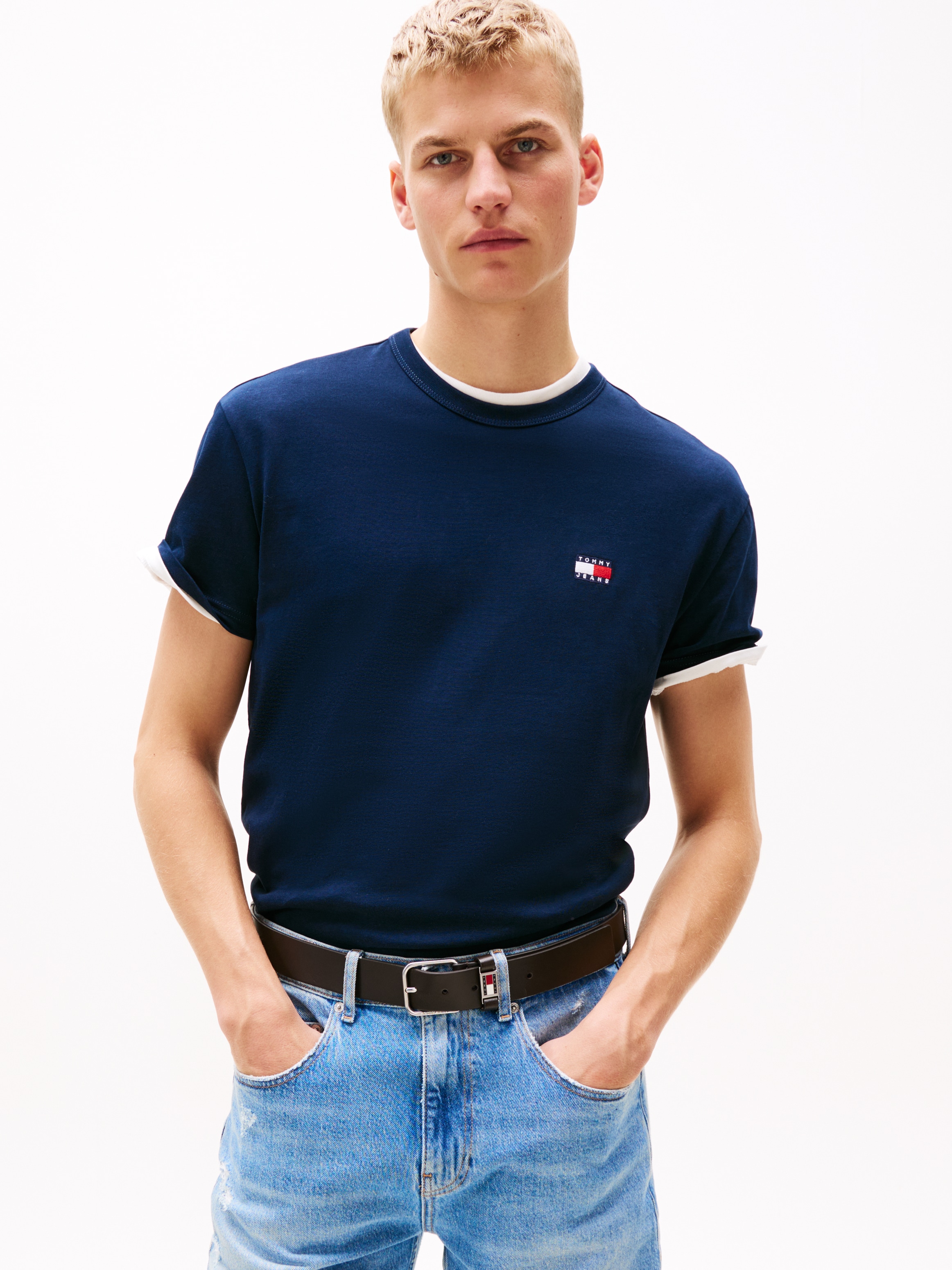 Tommy Jeans T-Shirt »TJM REG BADGE TEE EXT« mit Logostickerei