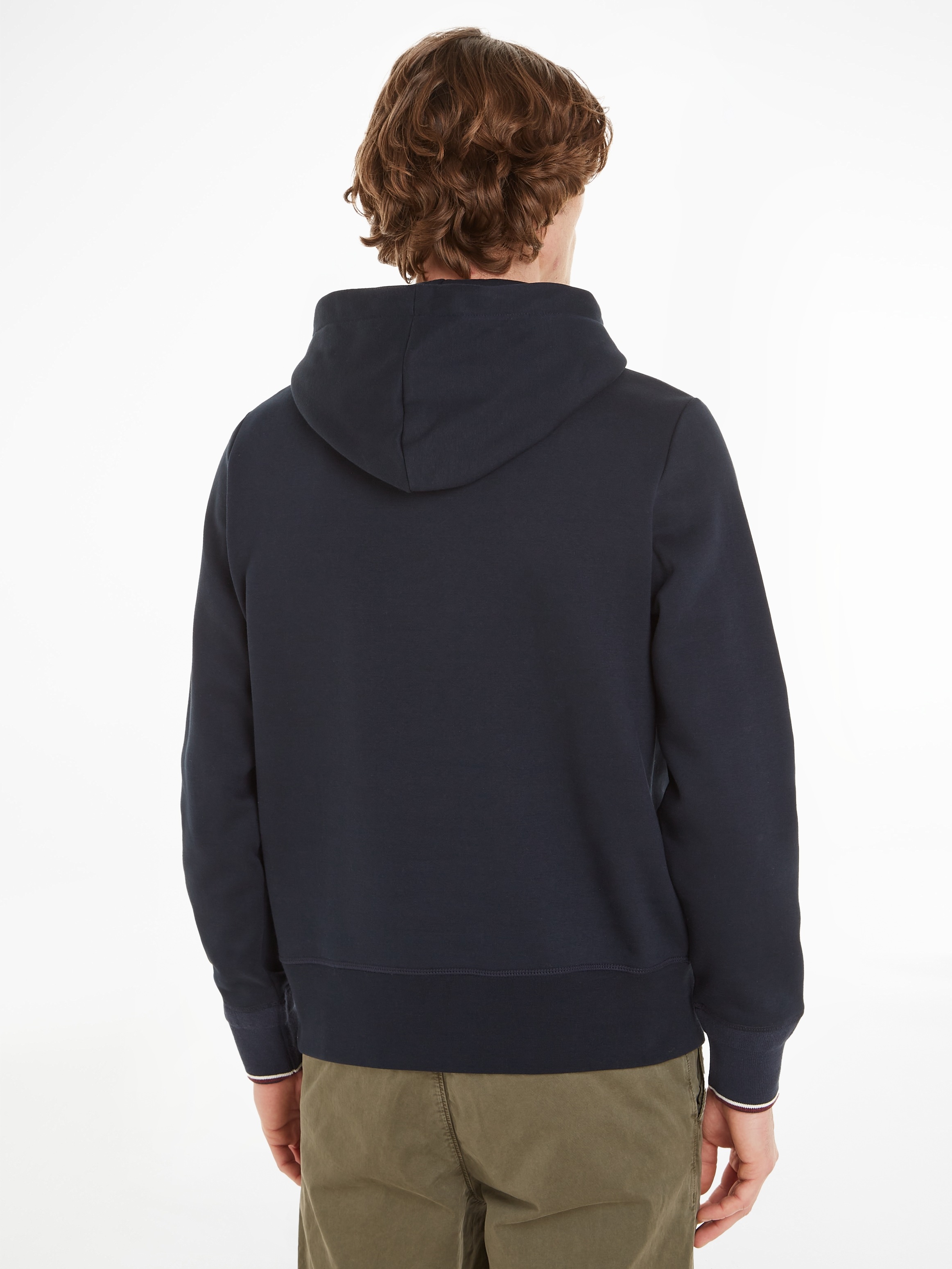 Tommy Hilfiger Hoodie »TOMMY LOGO TIPPED HOODY« Tommy-Tape innen am Ausschnitt, Flag-Stickerei am Ärmel