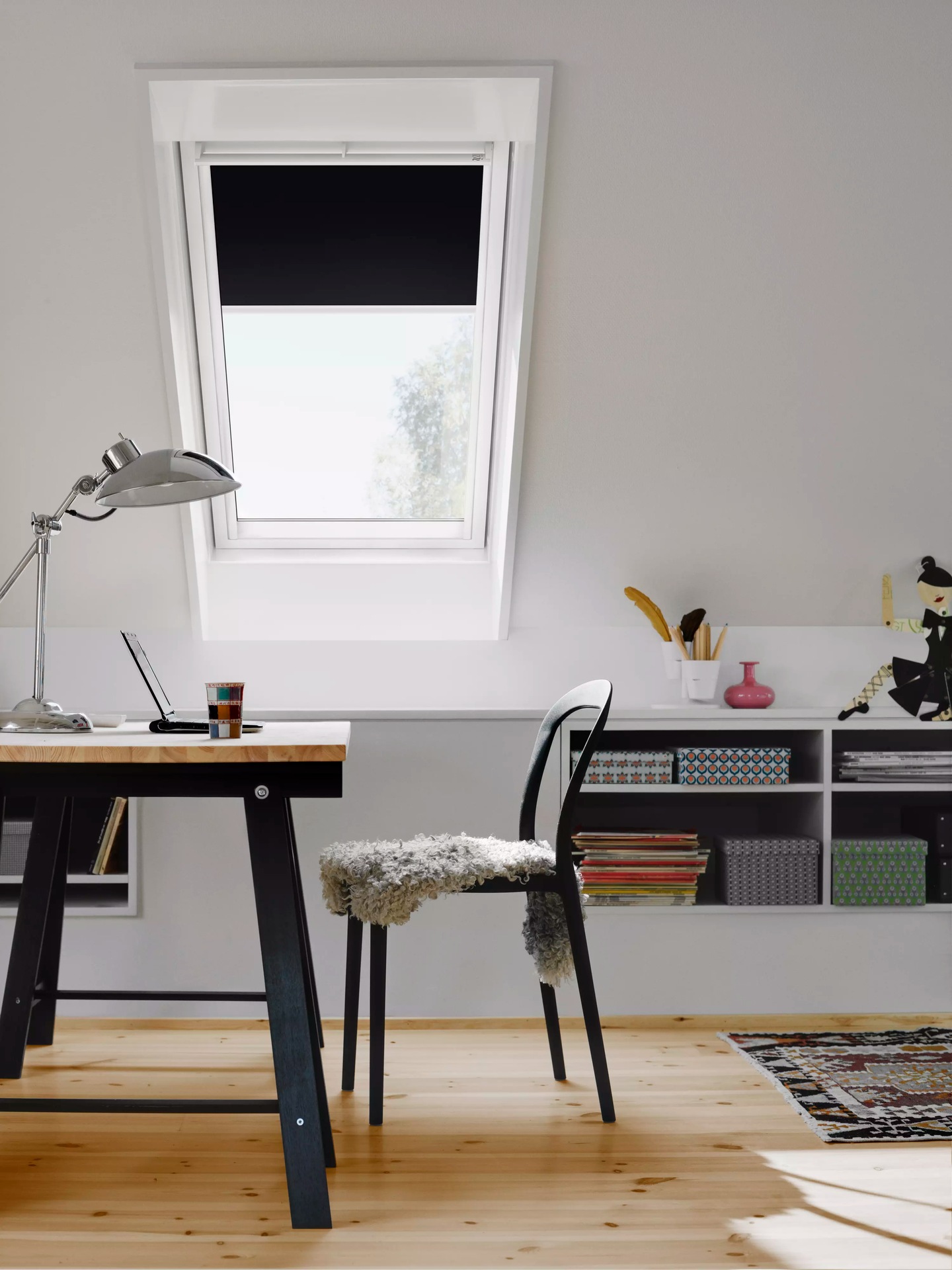 VELUX Verdunklungsrollo »DKL 3009SWL«, verdunkelnd, ohne Bohren, in Führungsschienen, Stoff schwarz mit alufarbenen Führungsschienen & Griffleiste