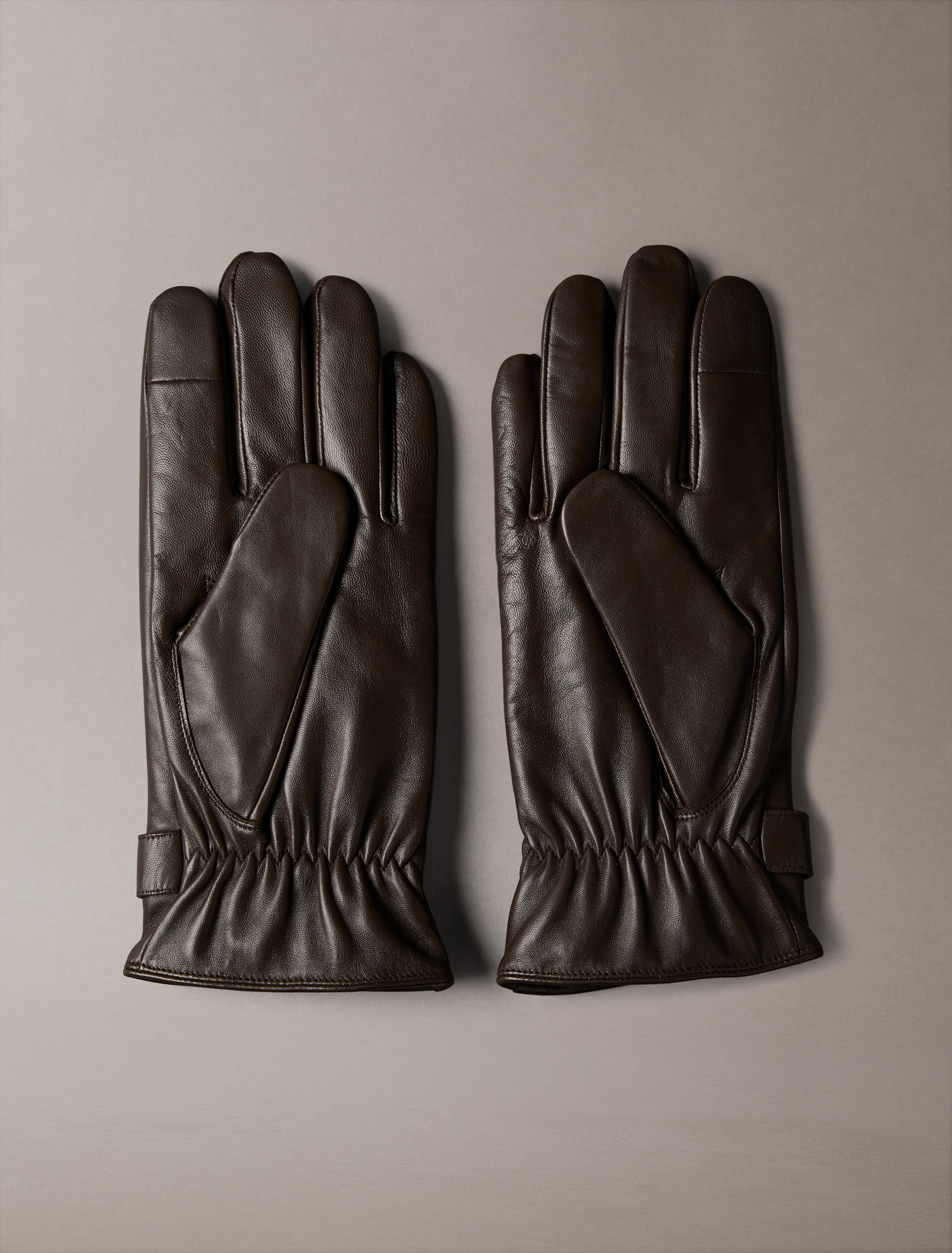 Calvin Klein Lederhandschuhe »LOGO STRAP SMOOTH LEATHER GLOVES« Perfekt für den Alltag