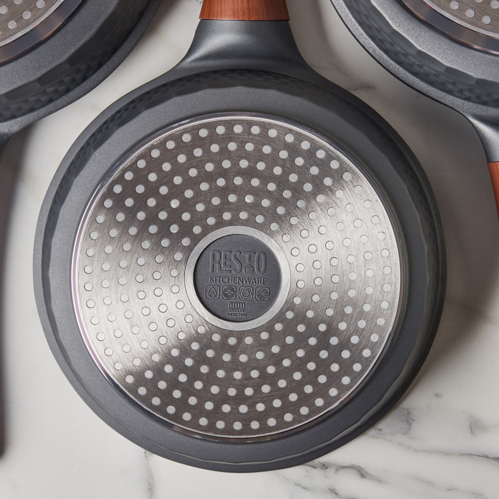 RESTO Kitchenware Bratpfanne »Capella, Pfanne antihaftbeschichtet und spülmaschinenfest«, Aluminiumguss, (1 tlg.), Schmorpfanne mit einzigartigem 3D-Design