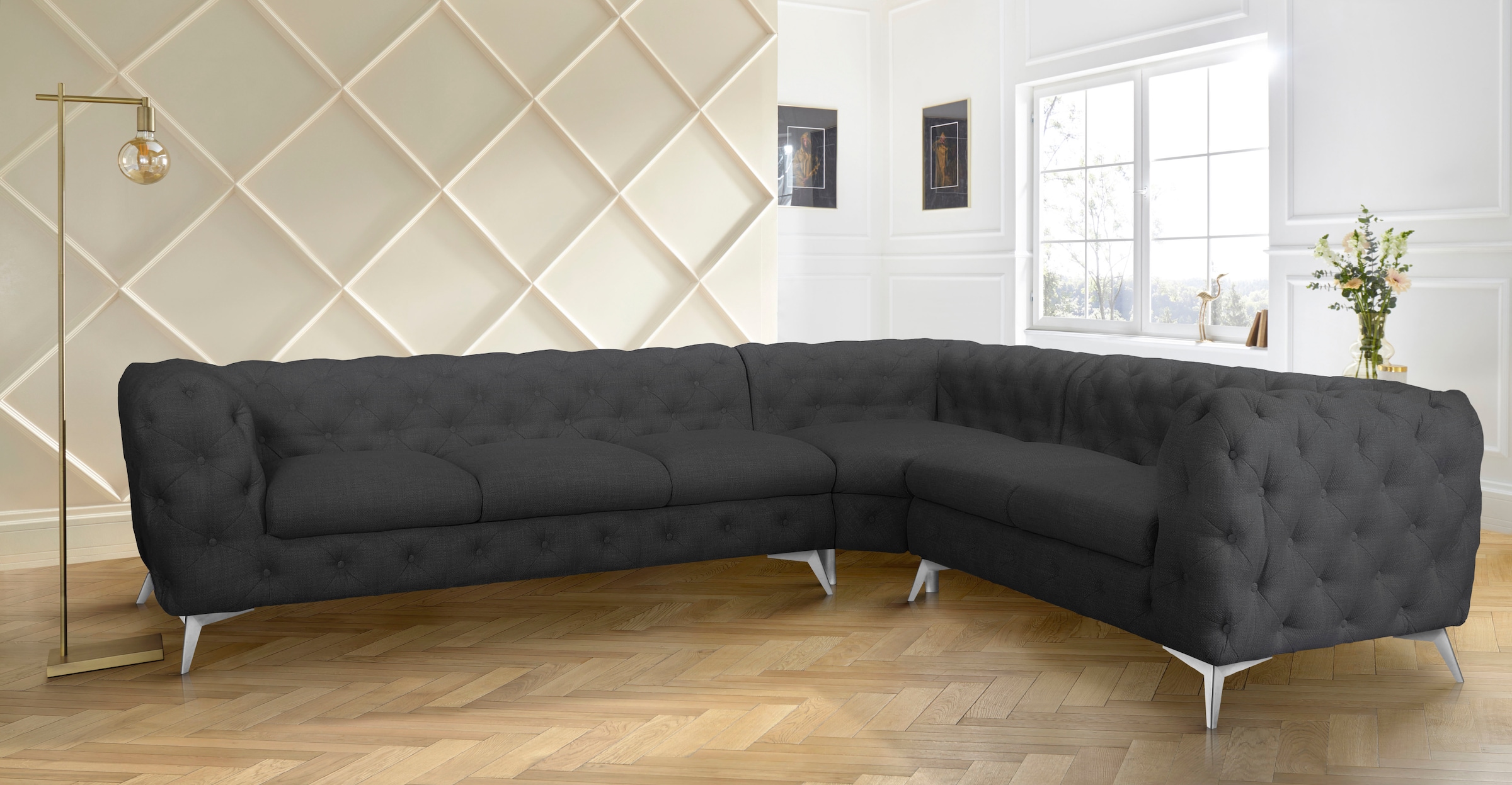 Leonique Chesterfield-Sofa »Ecksofa GLYNIS L-Form mit Wellenunterfederung, Maße B/T/H 323/264/75cm«, aufwändige Knopfheftung, moderne Chesterfield Optik, Fußfarbe wählbar