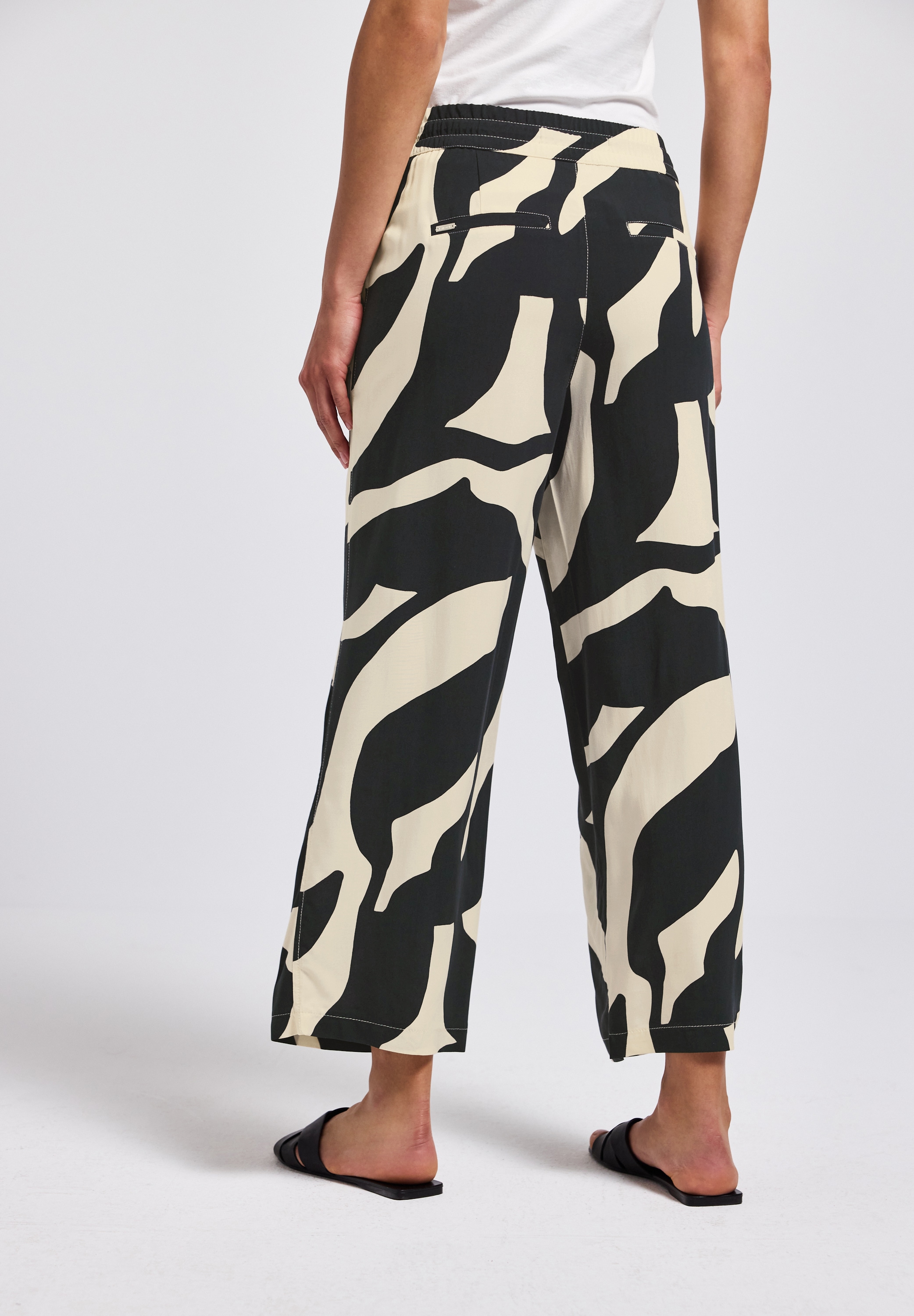 STREET ONE Stoffhose »Style Emee«, Sommerhose mit elastischem Bund und Tunnelzug, mit grafischem Muster