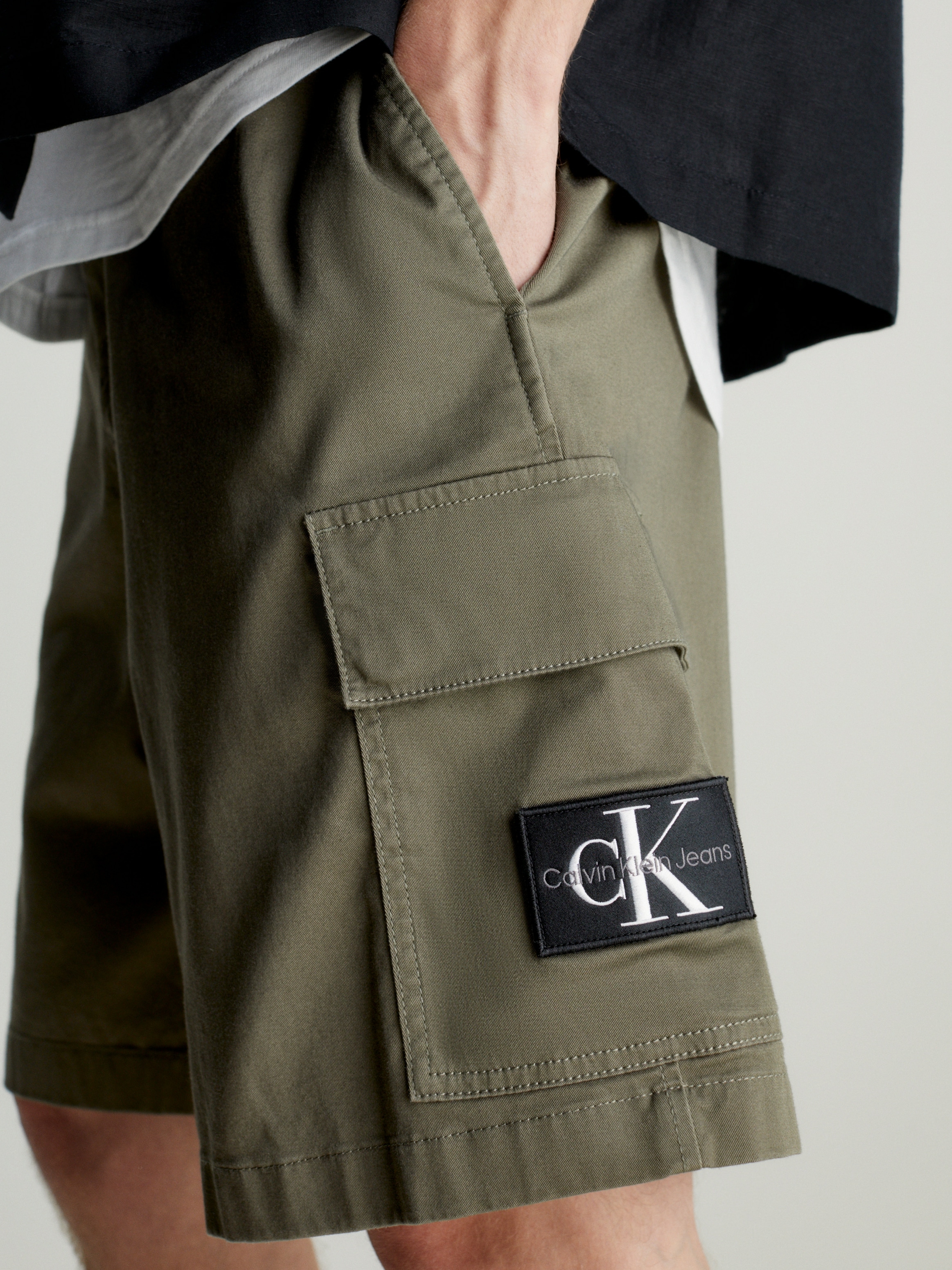 Calvin Klein Jeans Cargohose »CARGO SHORT«, mit Logopatch