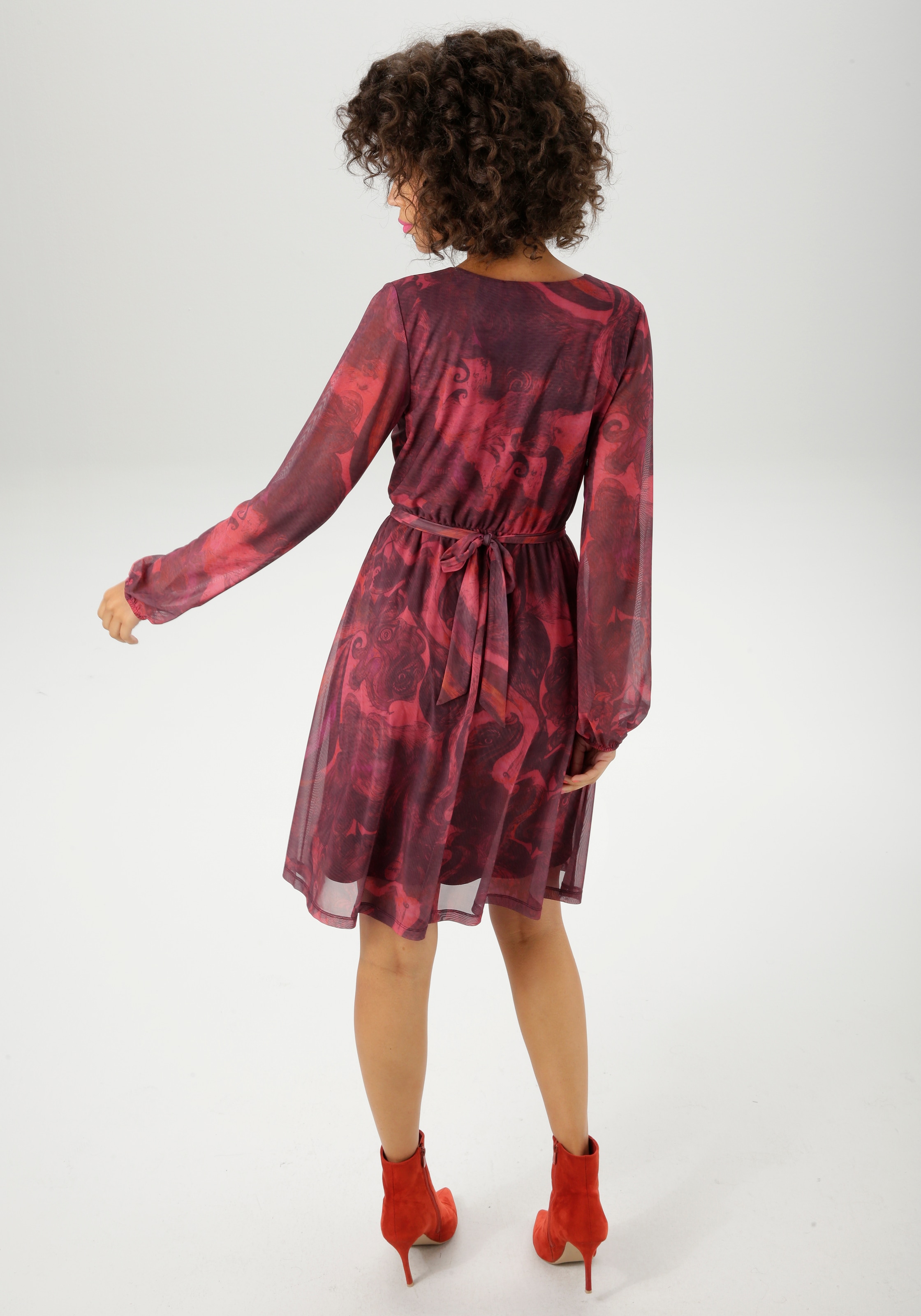 Aniston CASUAL Blusenkleid, mit dekorativer Brosche am fixiertem Bindegürtel - NEUE KOLLEKTION