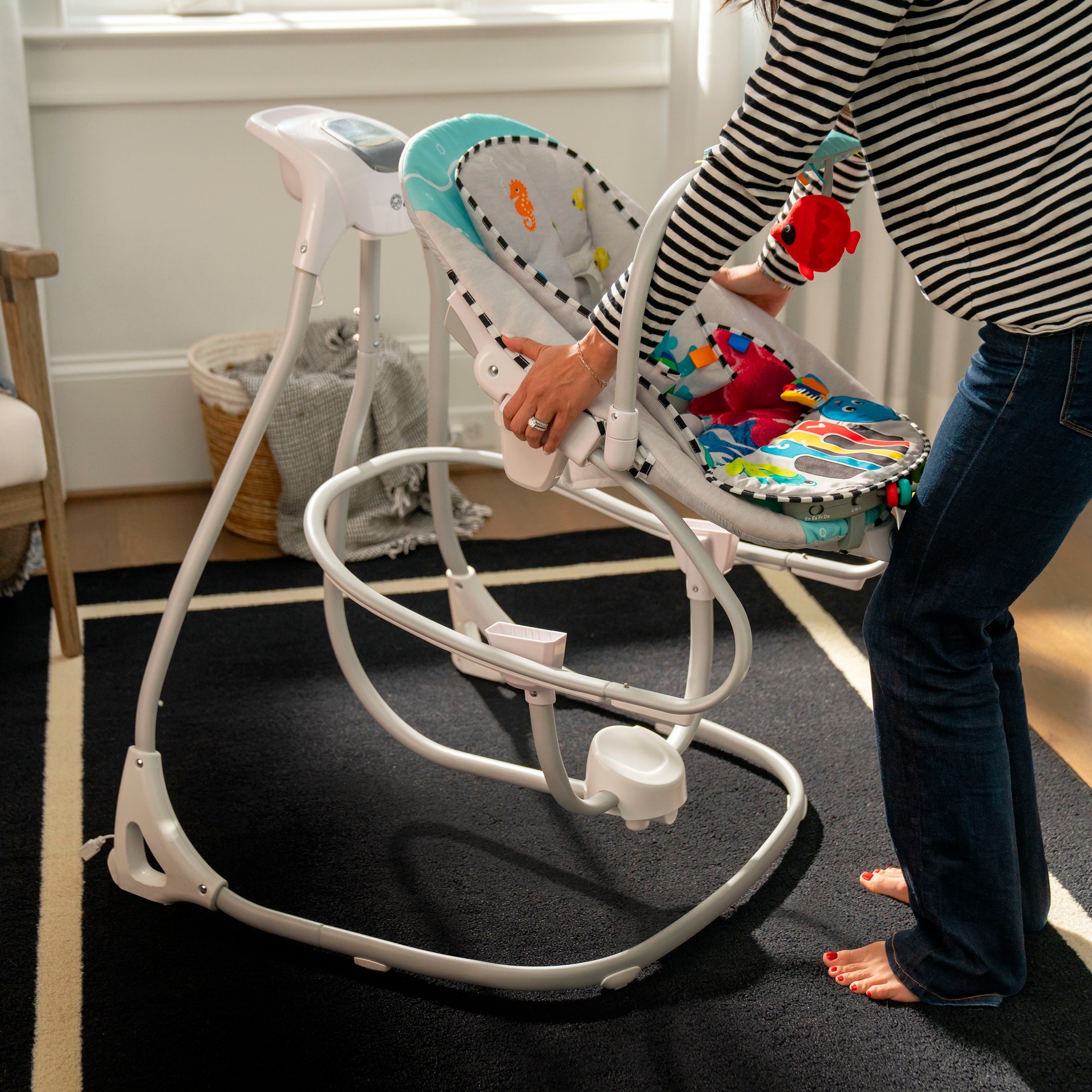 Baby Einstein Babywippe »Kick to It 4-in-1 Musical Swing & Rocker«, bis 9 kg, mit Sound-Effekt