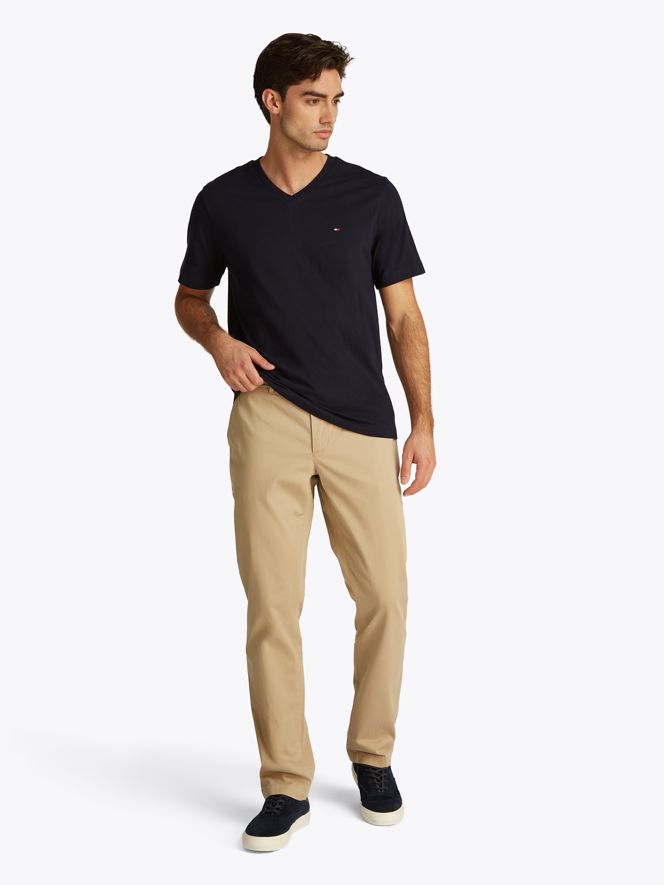 Tommy Hilfiger V-Shirt »ESSENTIAL V-NECK TEE mit V-Ausschnitt und Markenlabel« unifarben, casual, regular fit, Baumwolle, V-Ausschnitt