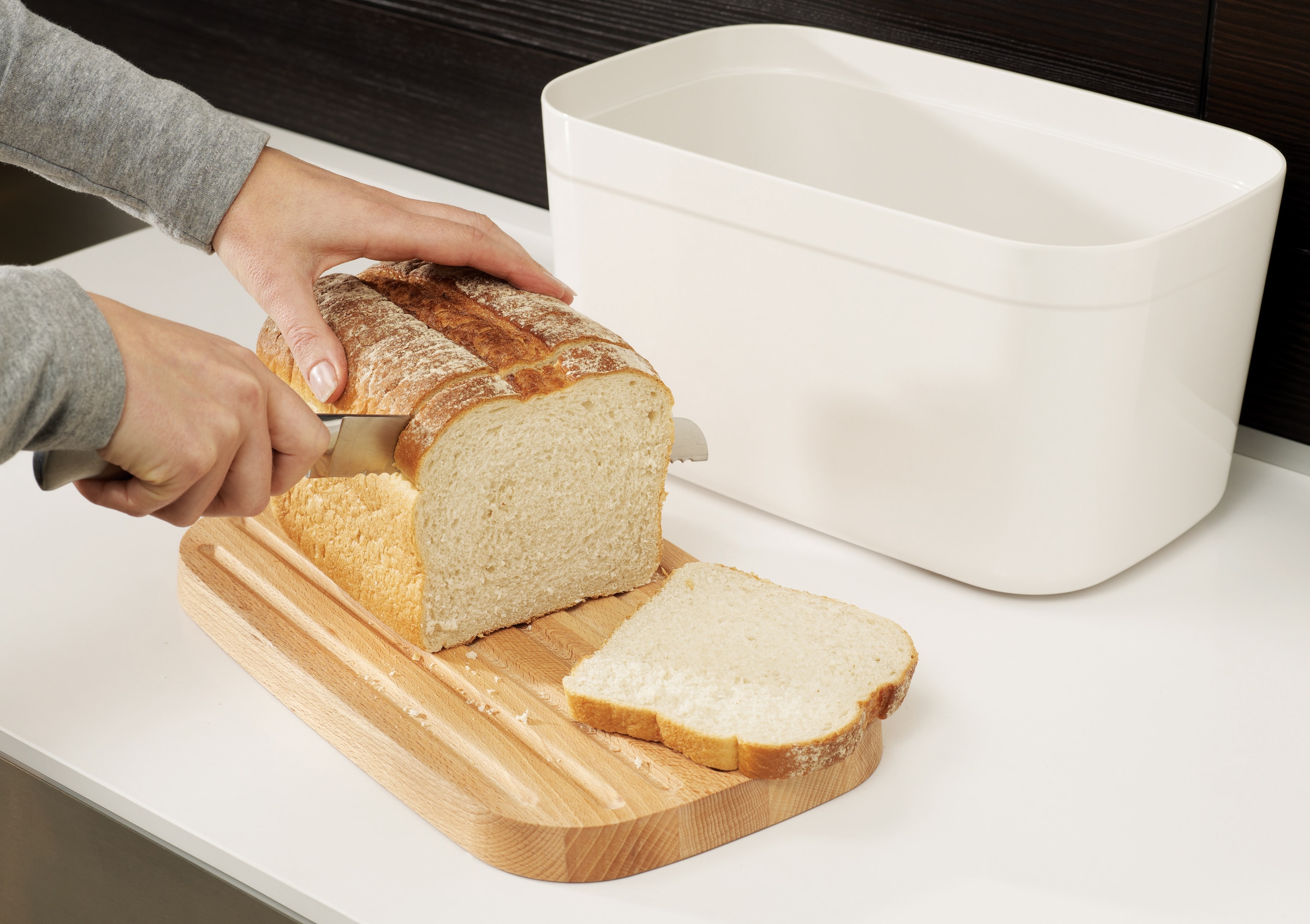 Joseph Joseph Brotkasten »Bread Bin«, (1 tlg.), mit Schneidebrettdeckel