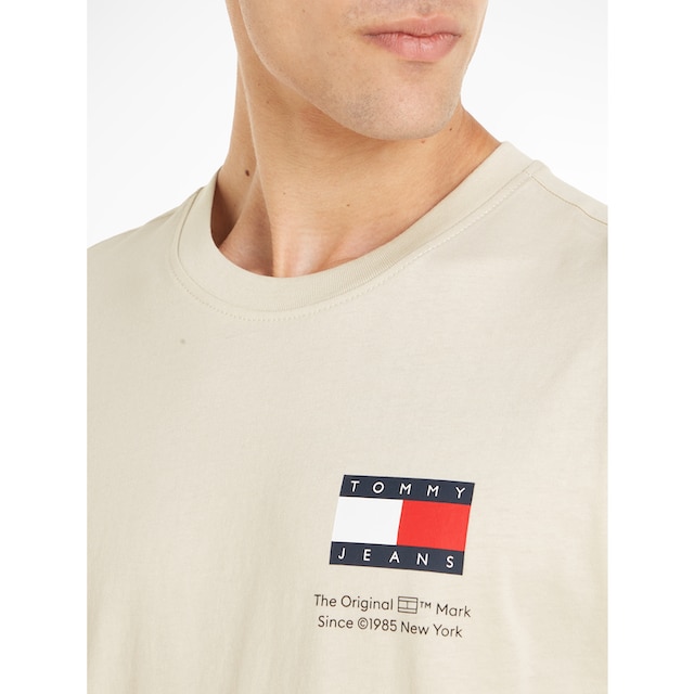 Tommy Jeans T-Shirt »TJM SLIM ESSENTIAL FLAG TEE EXT«, mit  Rundhalsausschnitt online bei