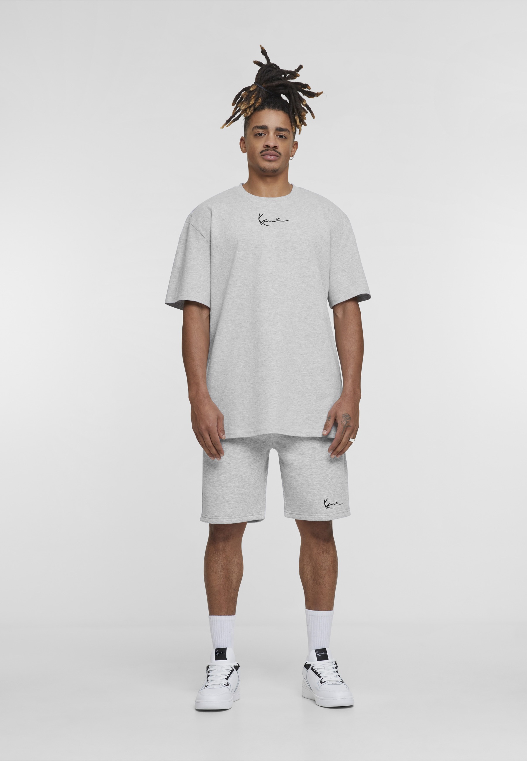 Karl Kani Stoffhose »Karl Kani Herren KKMQ22003GRY SIGNATURE SHORTS GRY«