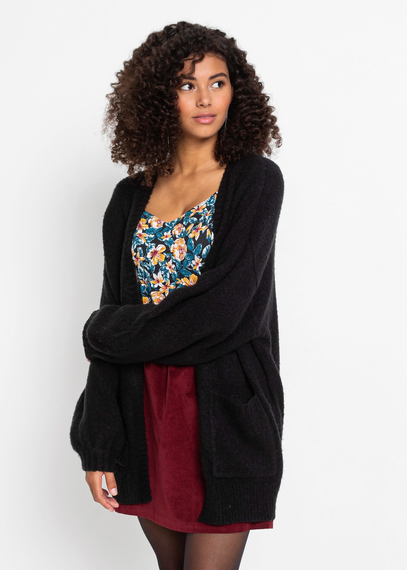 bonprix Strickjacke »Oversize-Strickjacke« Oversize-Passform, mit aufgesetzten Taschen