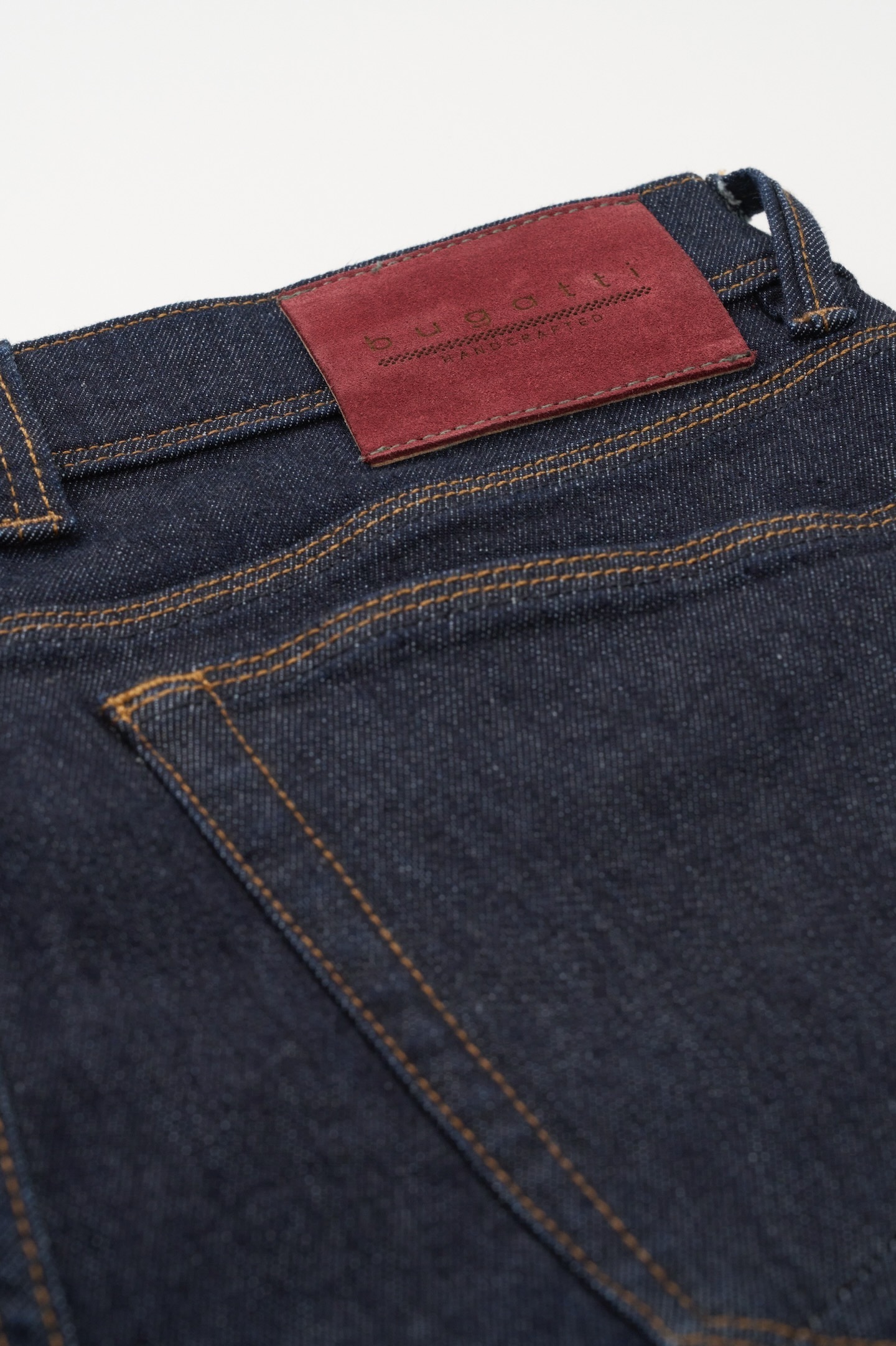 bugatti 5-Pocket-Jeans, mit dezenter Waschung