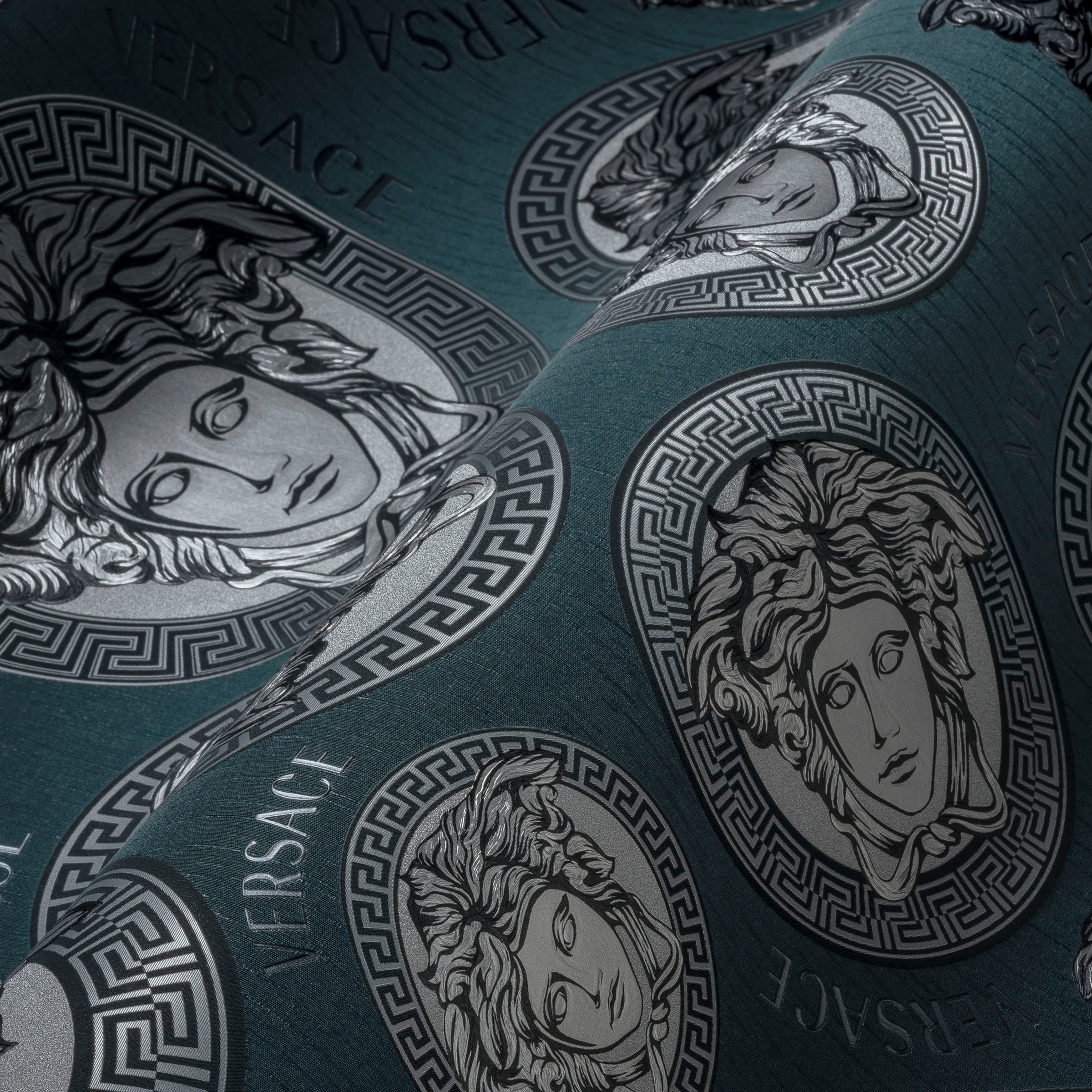 Versace Vliestapete »Wallpaper Versace 5 Medusakopf«, leicht glänzend-gemustert-abstrakt, Designertapete Tapeten Wohnzimmer Schlafzimmer Küche Flur Design Optik