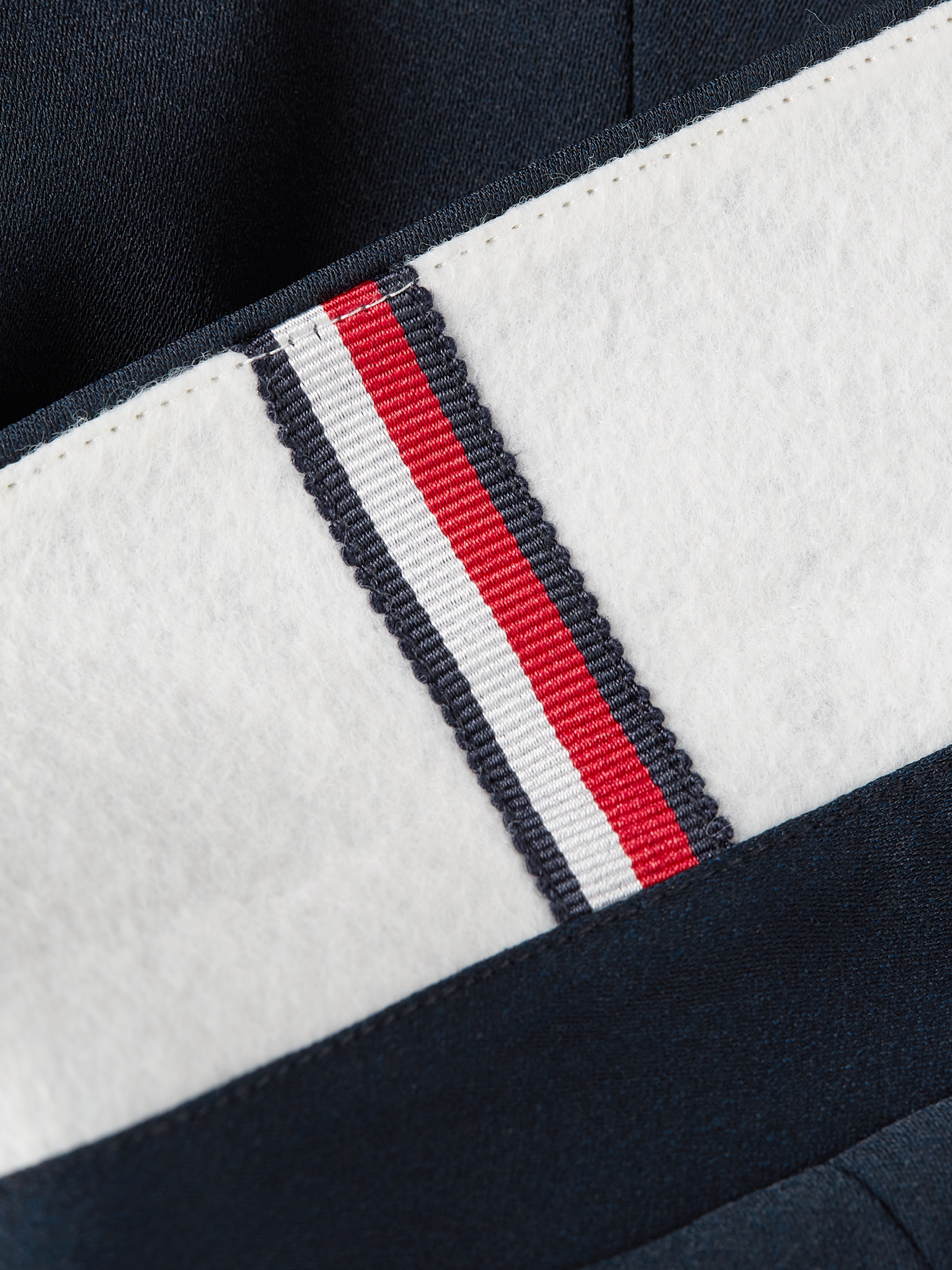 Tommy Hilfiger Kurzblazer »GOLD BUTTON SLIM FIT SB BLAZER«, mit Rückenschlitz