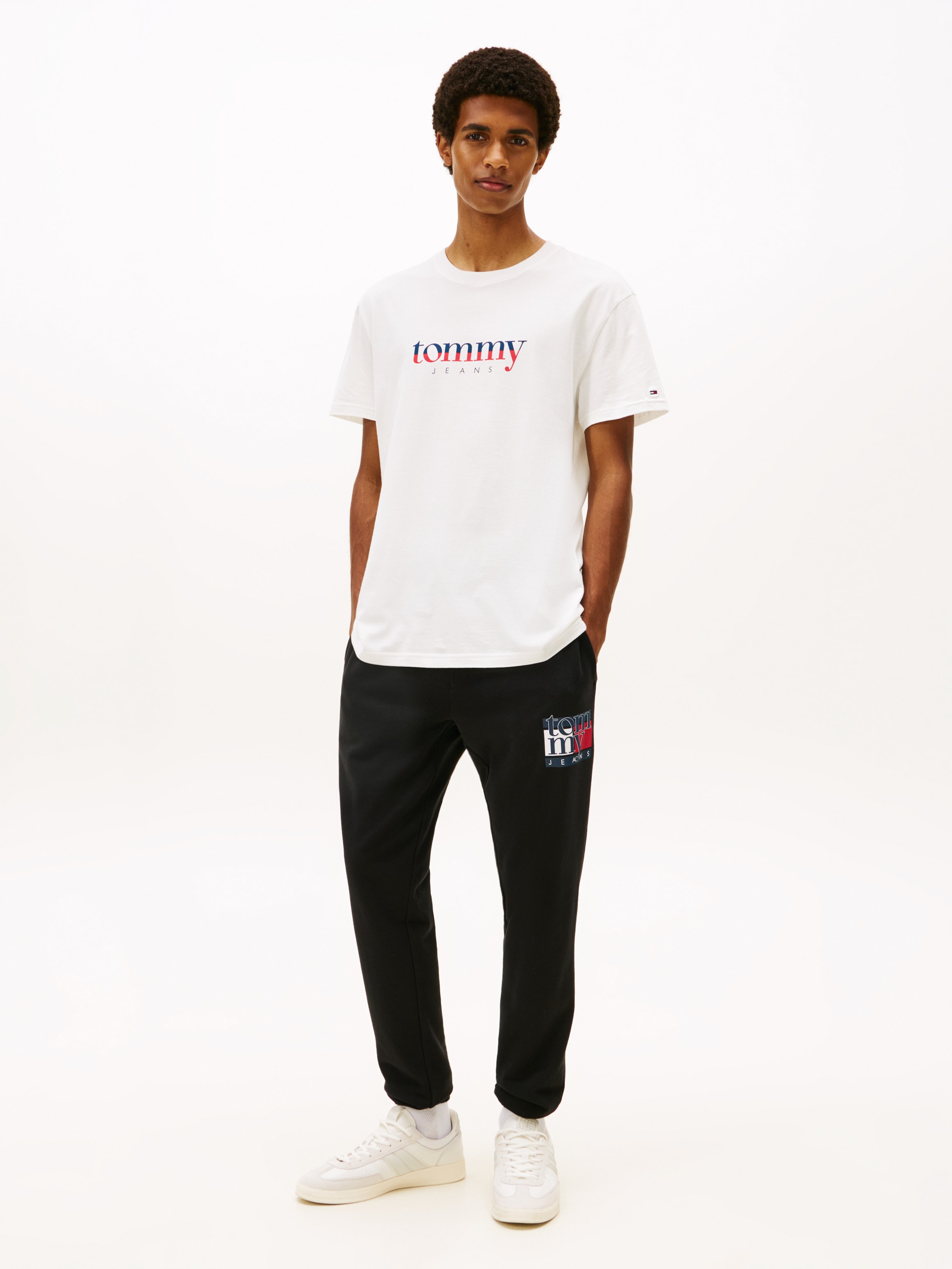 Tommy Jeans T-Shirt »aus Jersey mit Logo«