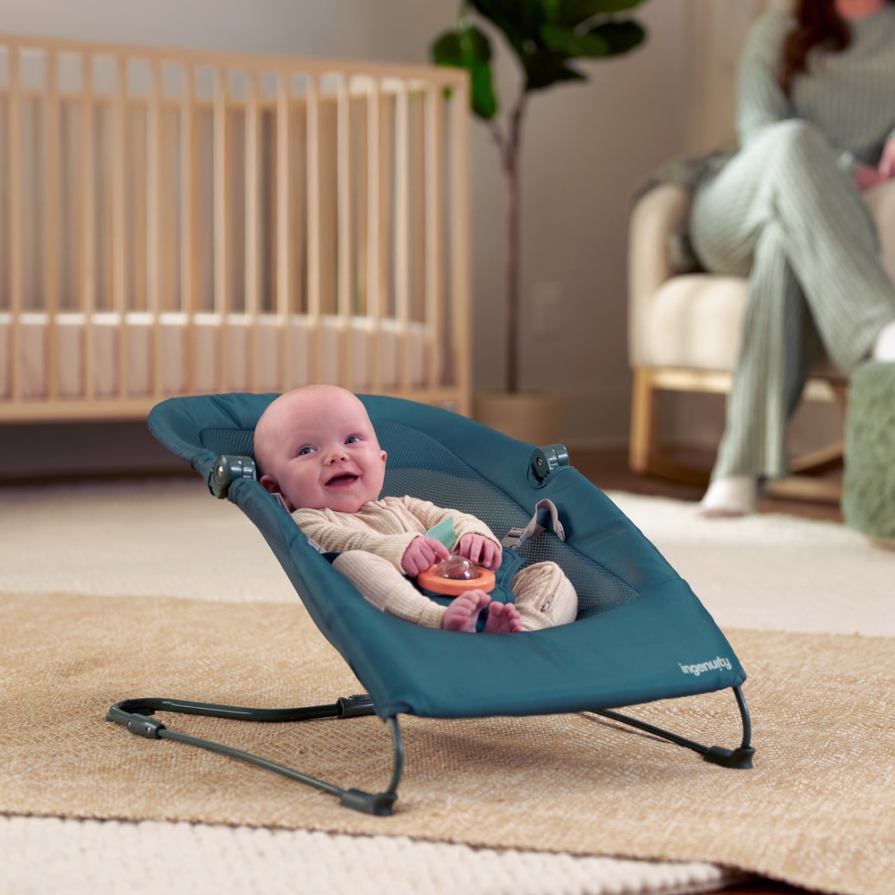 ingenuity Babywippe »Stow & Go™ Compact Folding Bouncer« bis 9 kg mit Vibration
