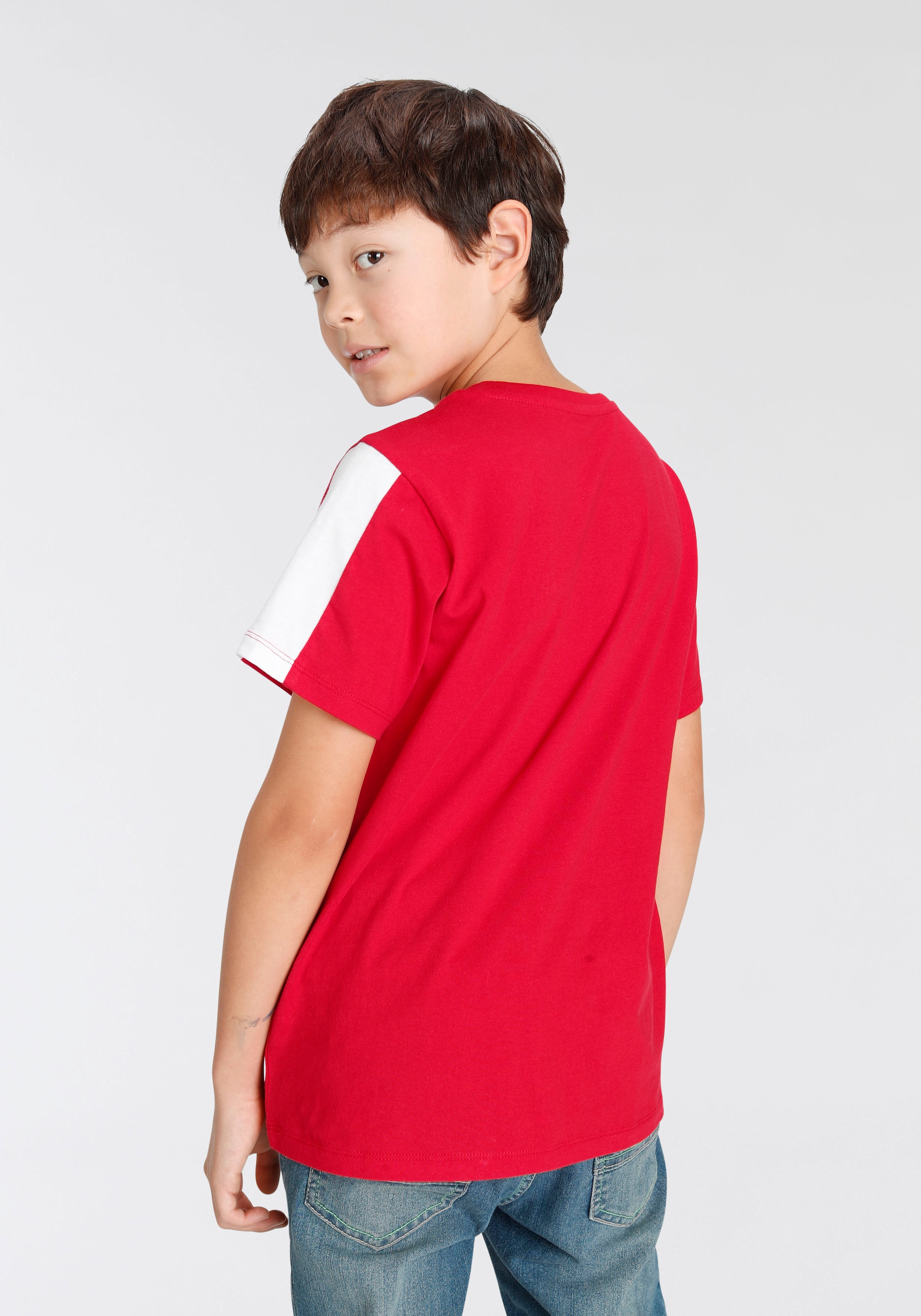 farbigem »mit Online-Shop Bench. bestellen T-Shirt im Ärmeleinsatz«
