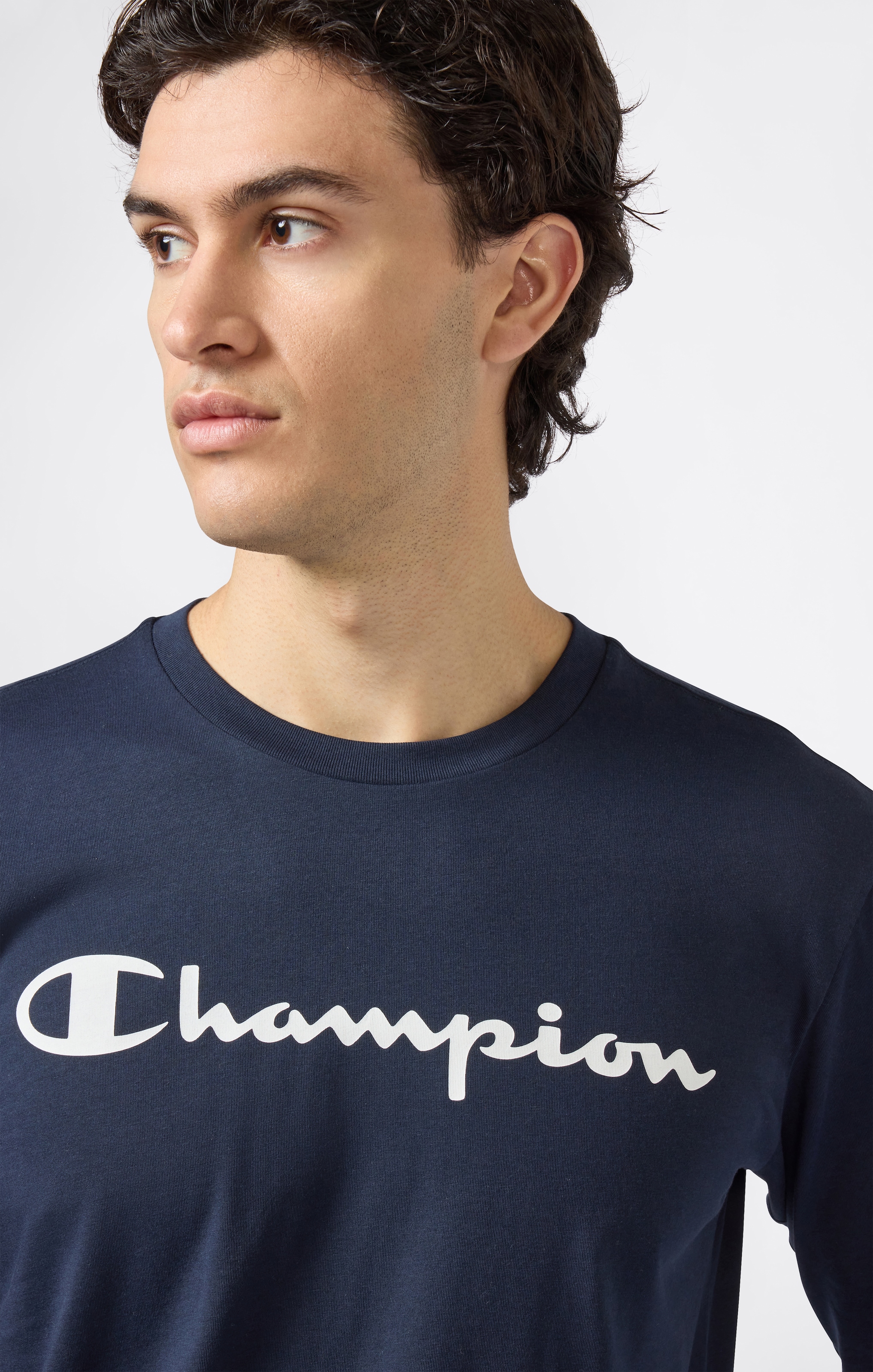 Champion T-Shirt »BASICS Long-Sleeve T-Shirt Large Logo« Langarm-Design, sportlicher Stil, aus Baumwolle