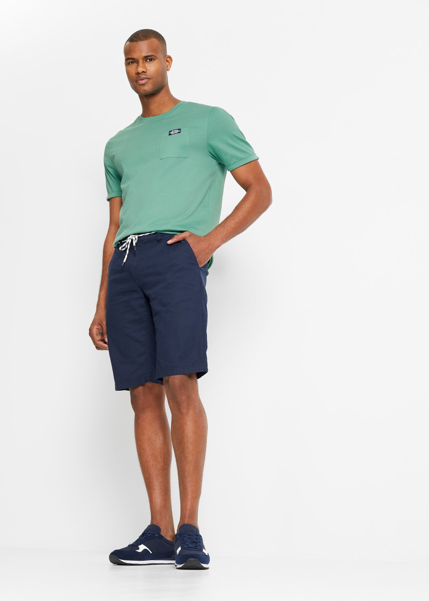 bonprix T-Shirt Packung, 2 tlg. Regular Fit, Rundhalsausschnitt, mit Brusttasche, aus Baumwolle