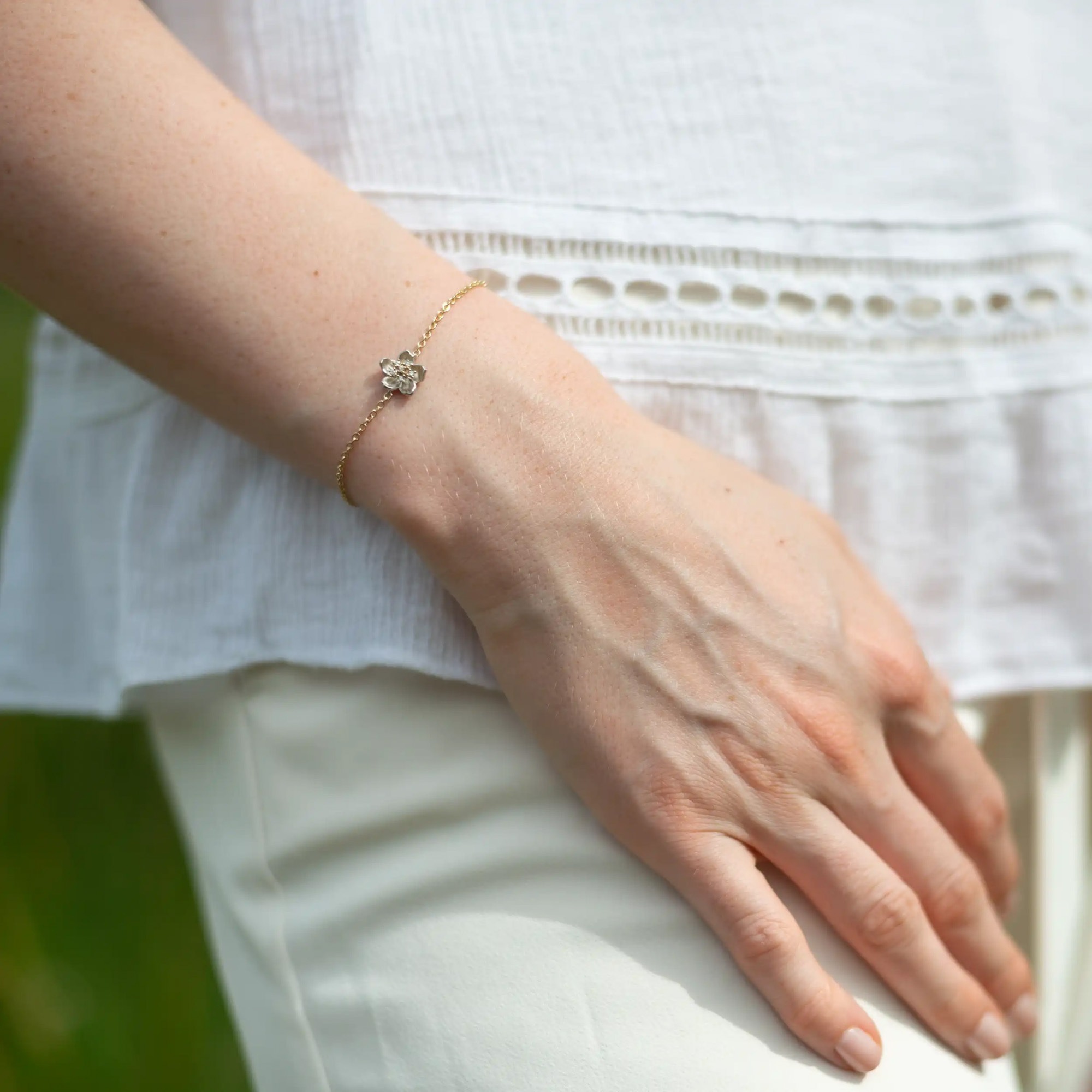LYOMI Armband »585/- GG/WG Kirschblüte 6 synth. Diam. 0,04ct.«