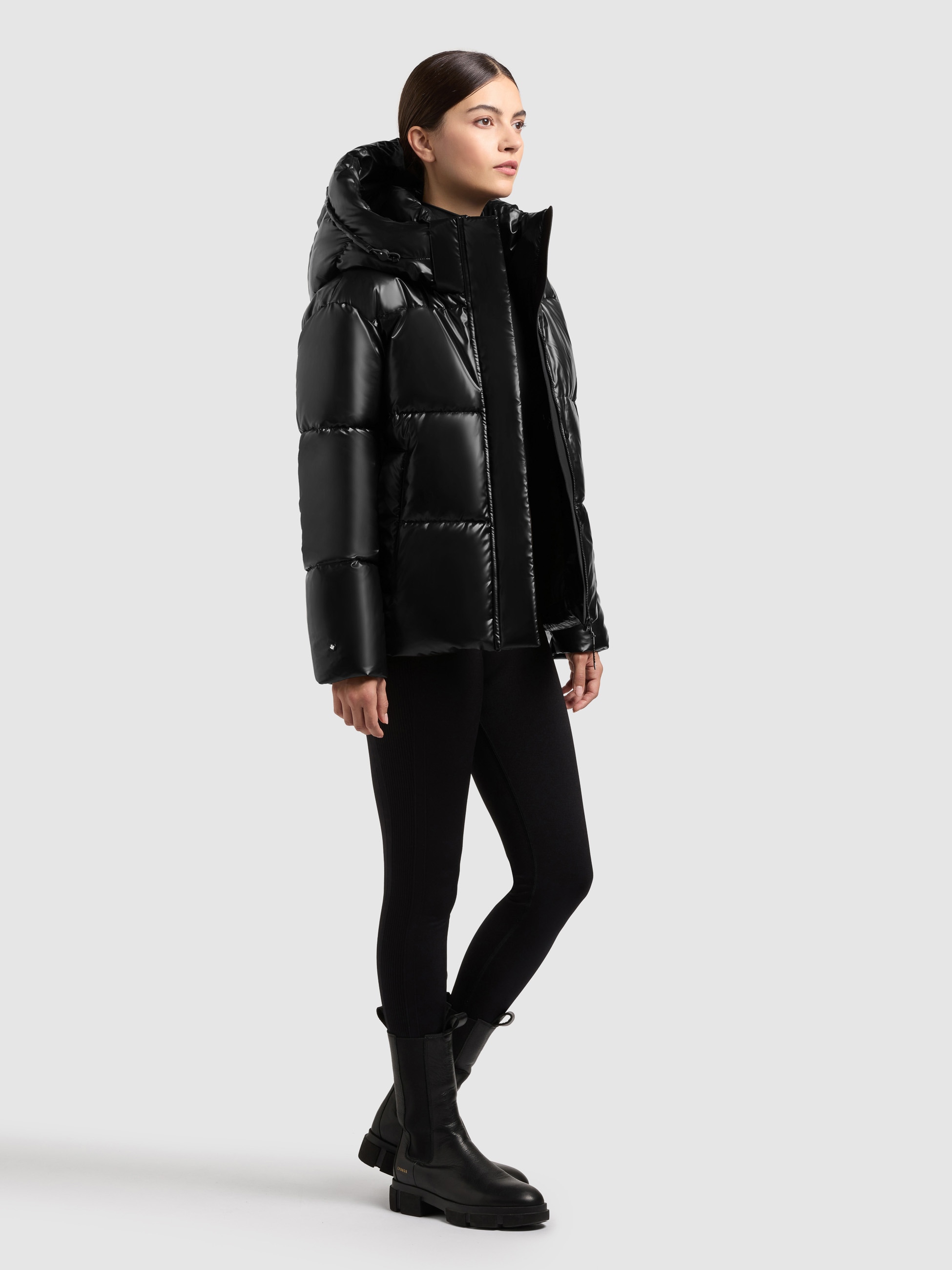 khujo Steppjacke »DEVINA2 SHINY« mit Kapuze abnehmbare Kapuze, Windschutzblende mit Magnetverschluss