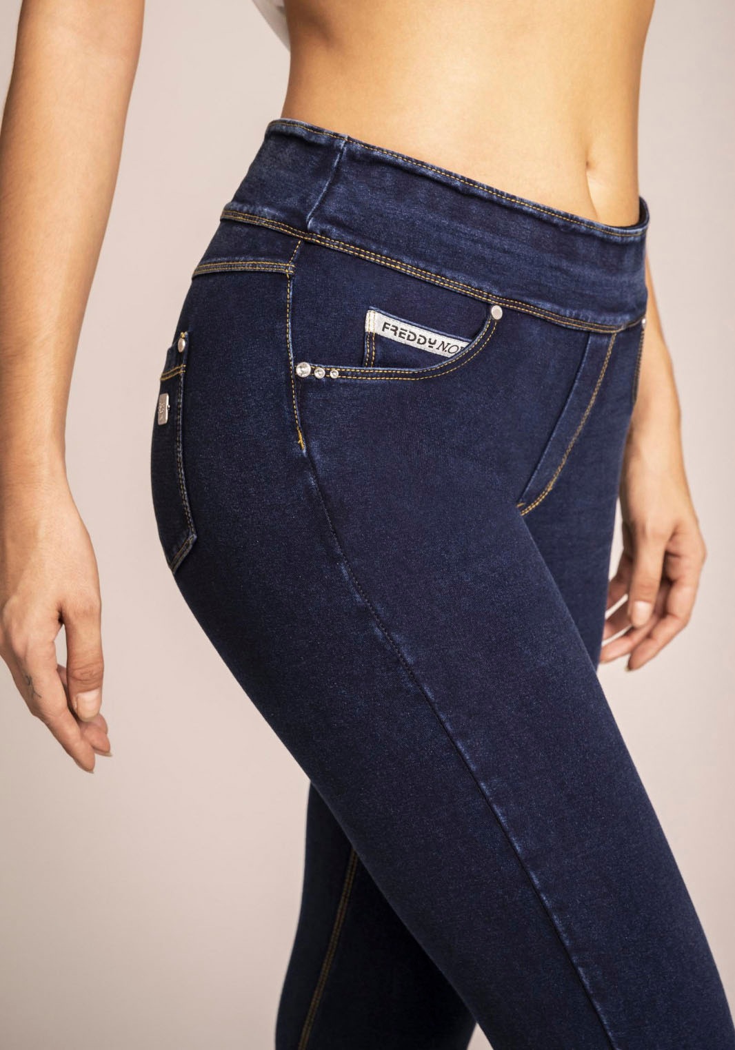 Freddy Shapingleggings »NOW SKINNY YOGA«, mit Lifting & Shaping Effekt und Umschlagbund