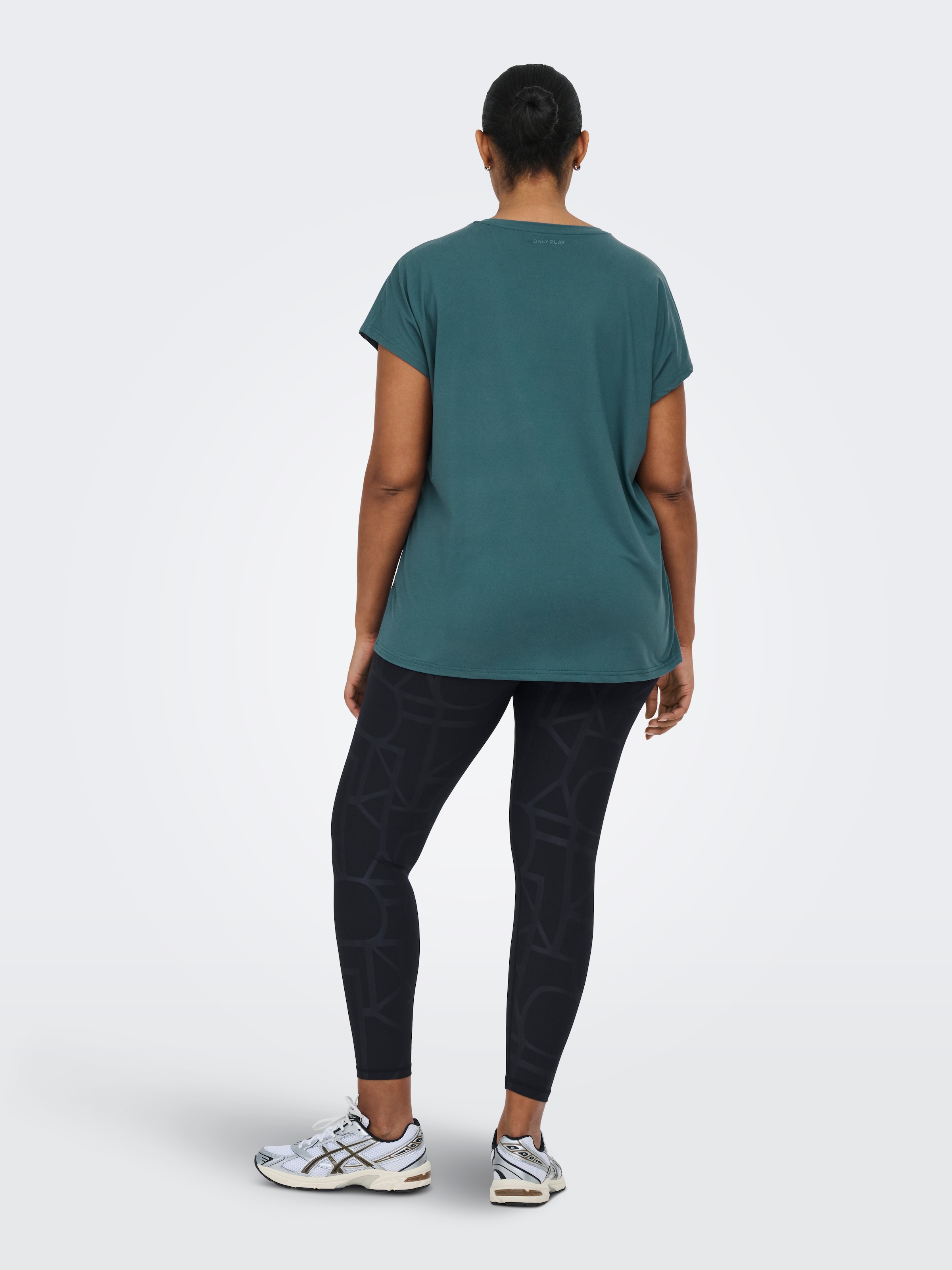 ONLY Play Funktionsshirt »ONPAUBREE SS LOOSE TRAIN TEE CURVY NOOS« Relaxed Fit, aus Polyester und Elasthan, unifarbenes Jersey