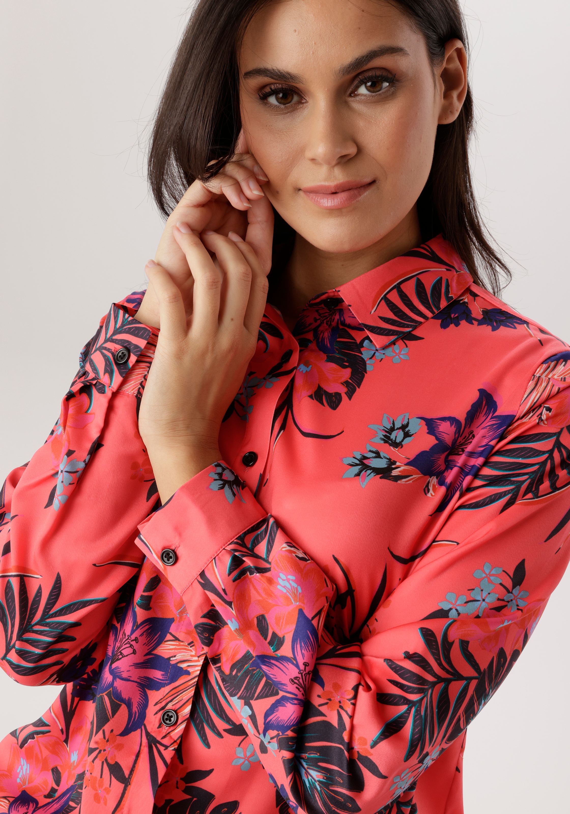 Aniston SELECTED Hemdbluse mit Gummizug am Saum und floralem Allover-Print
