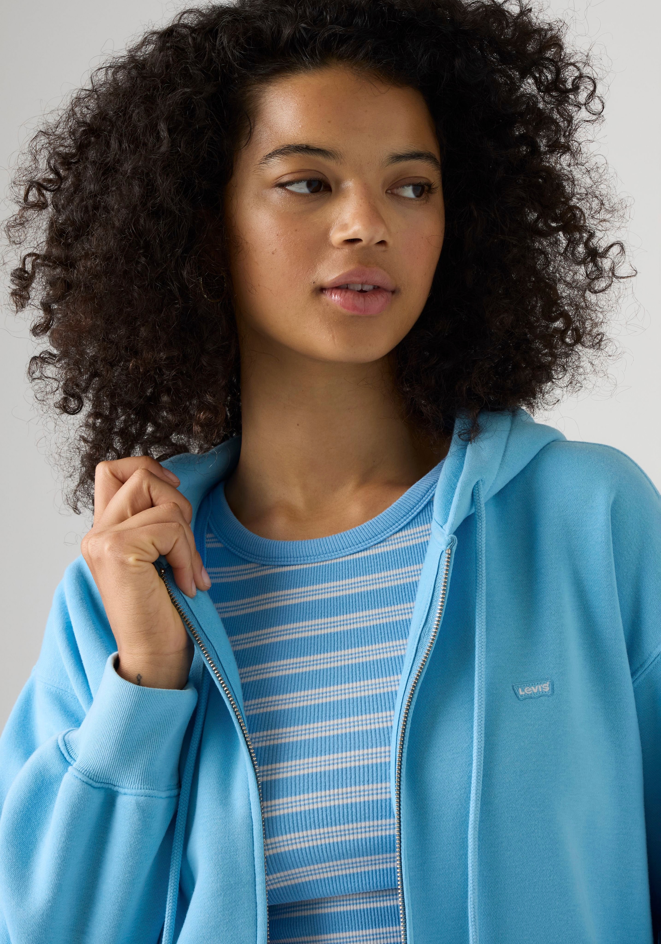 Levi's® Hoodie »EVERYDAY FULL ZIP HOODIE SWEATSHIRT«, mit Logo Stickerei
