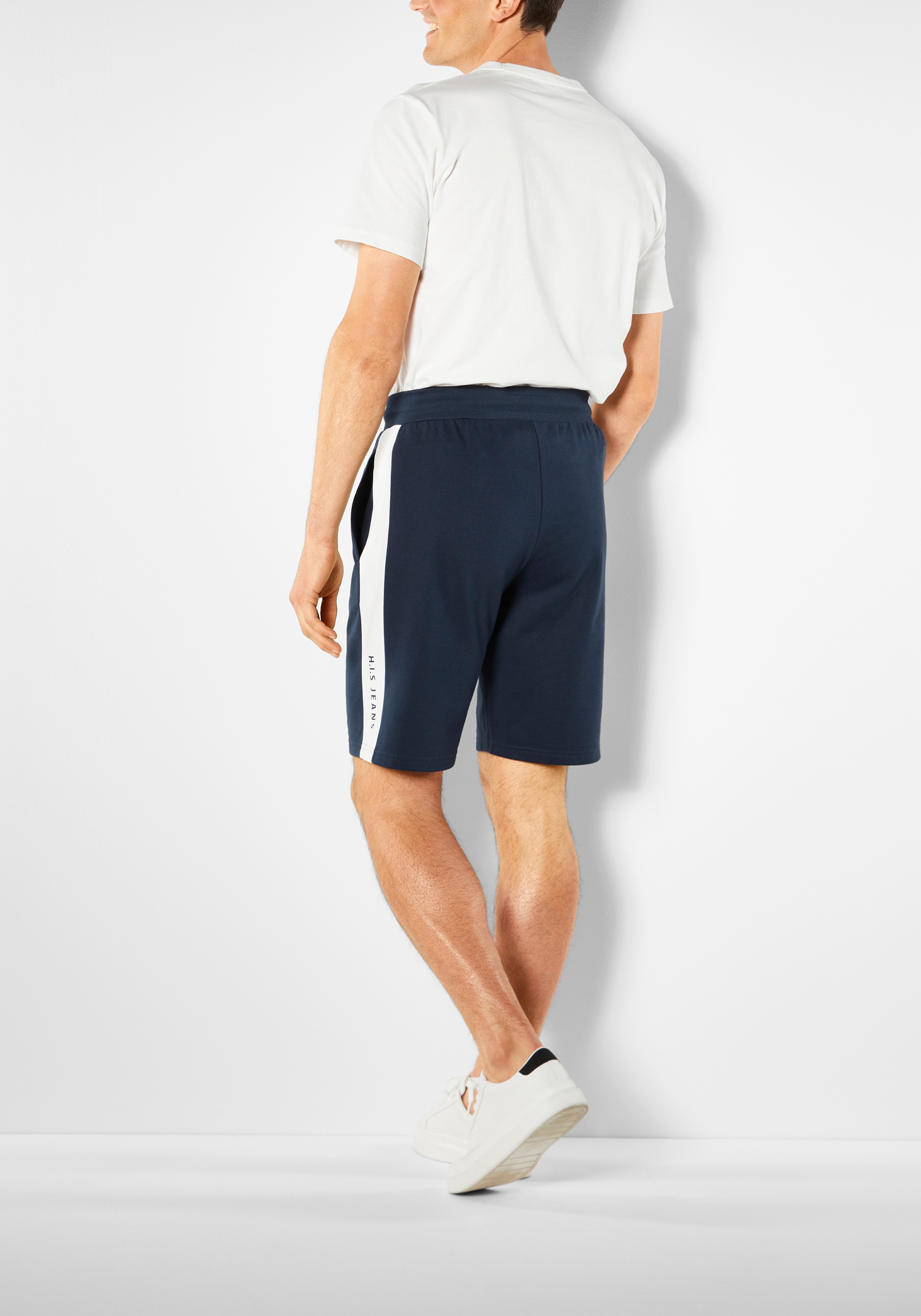 5. Bild von H.I.S Sweatshorts, seitlicher Streifen mit Logodruck