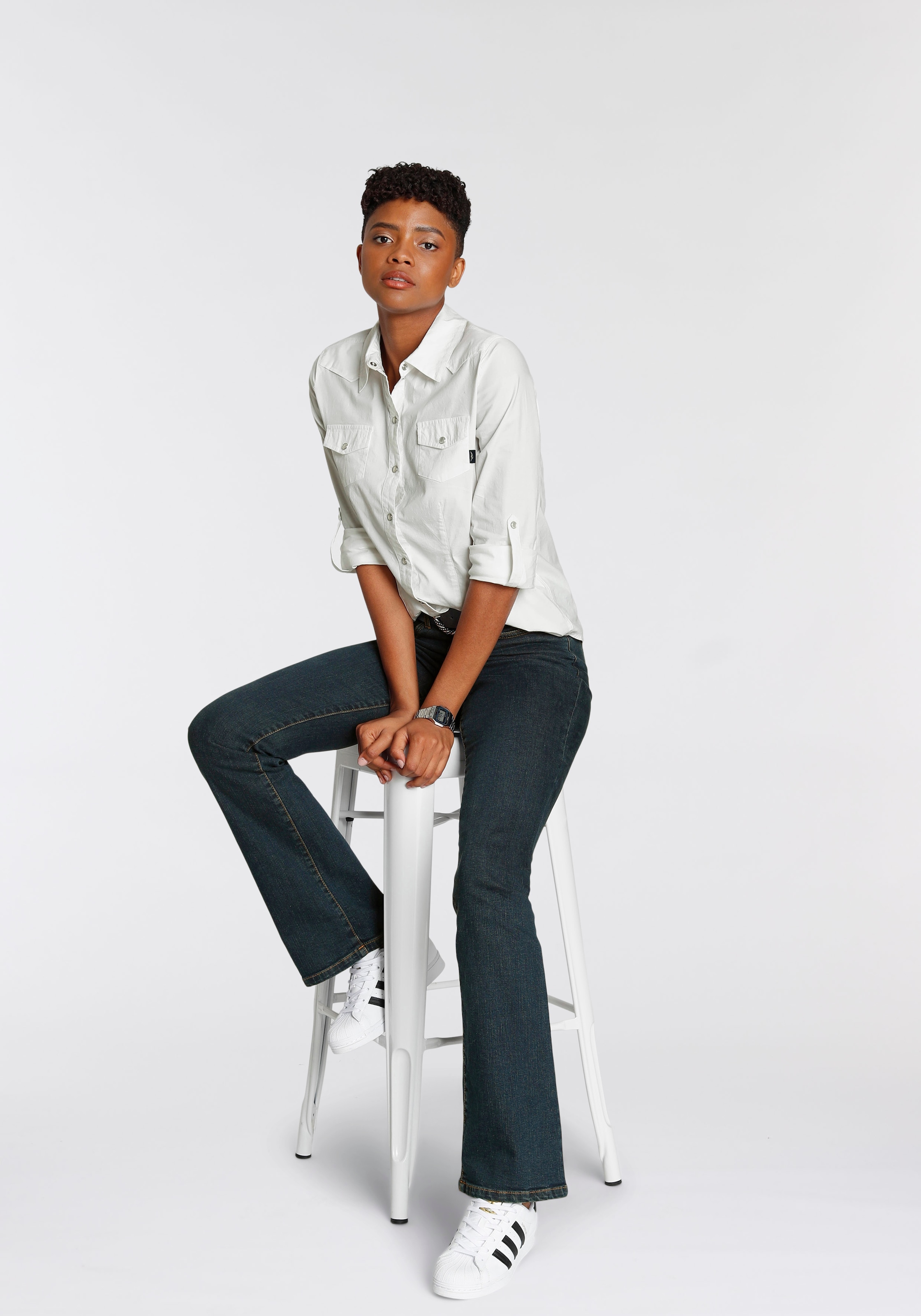Arizona Bootcut-Jeans »Comfort-Fit«, ausgestellte Beinform, mit Eingrifftaschen, High-Waist