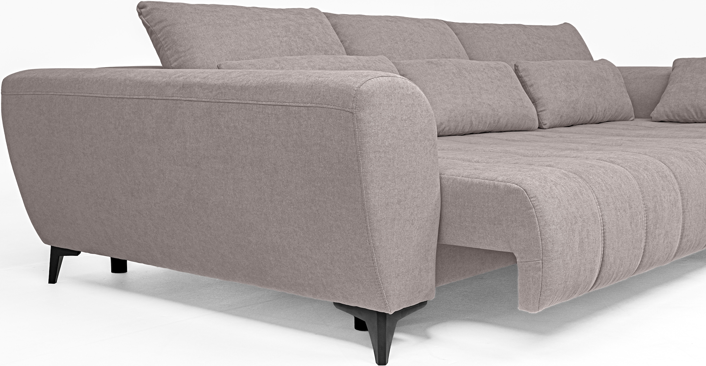 WERK2 Ecksofa »Memo Garay, XXL-Liegefläche, elektrisch ausziehbar auf ca. 228×126 cm« Luxus in Übergröße: XXL-Liegefläche, Komfort-Ottomane & stilvolle Füße
