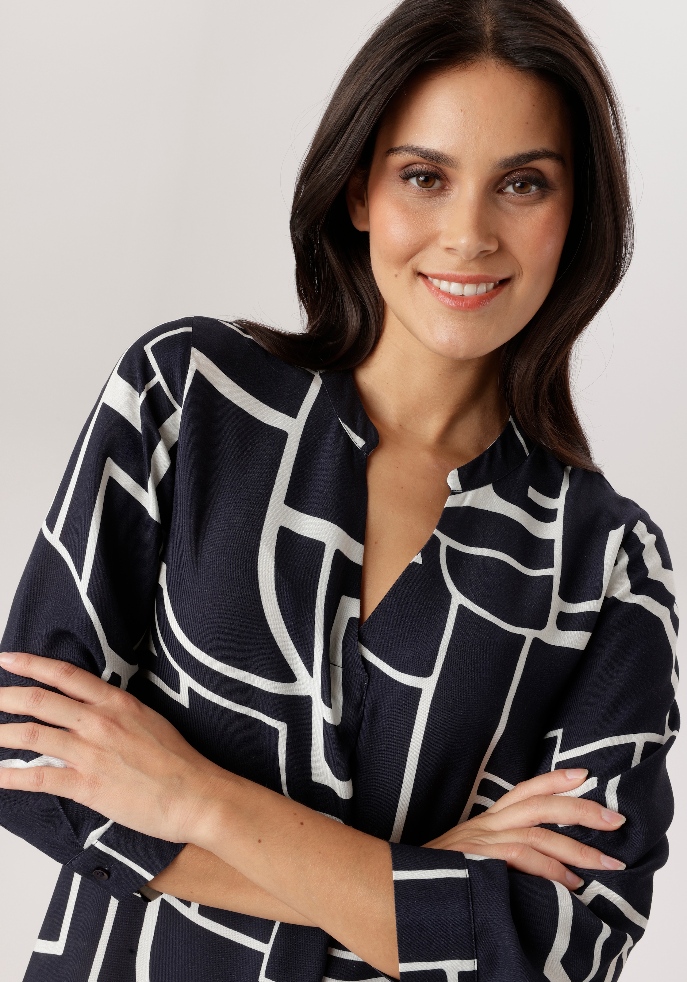 Aniston SELECTED Blusenkleid mit abstraktem, labyrinthartigem Linienmuster - NEUE KOLLEKTION