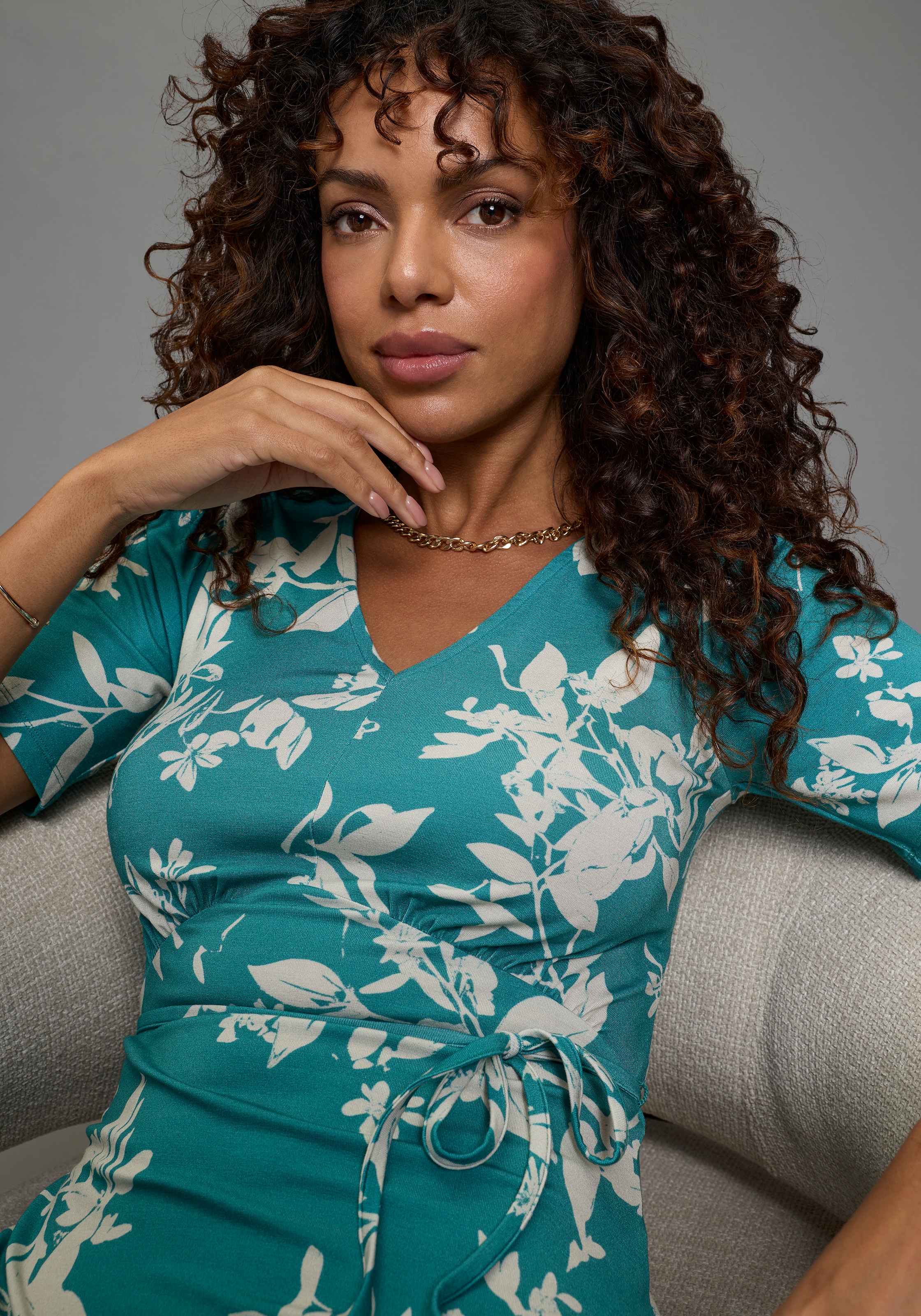 Laura Scott Midikleid in floralem Druck, aus Viskose und Elasthan